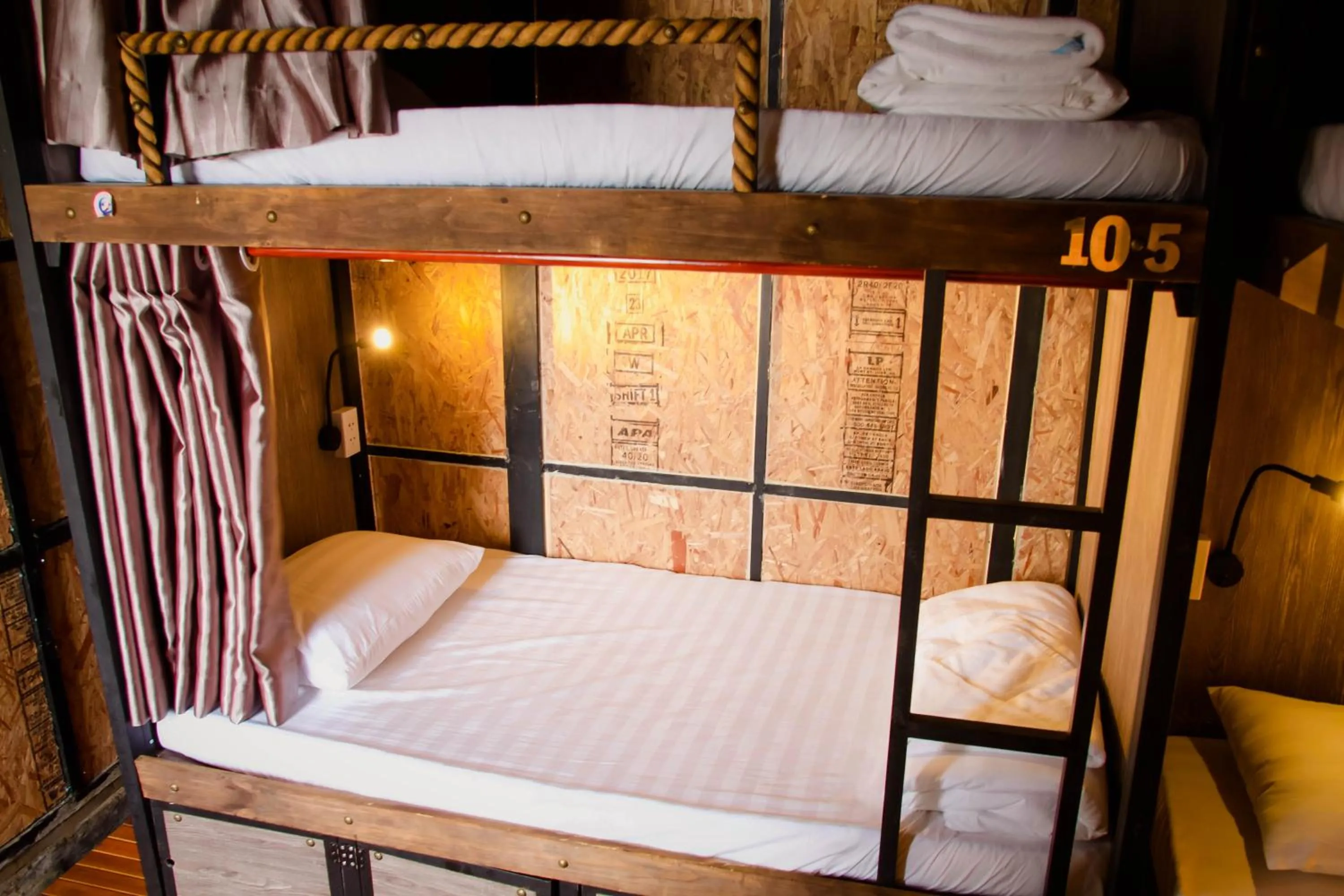 bunk bed, Bed in Sai Gon 1979 Hotel