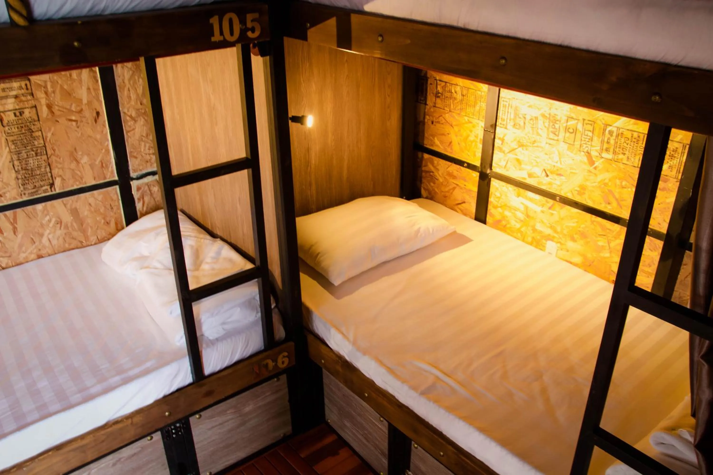 bunk bed, Bed in Sai Gon 1979 Hotel