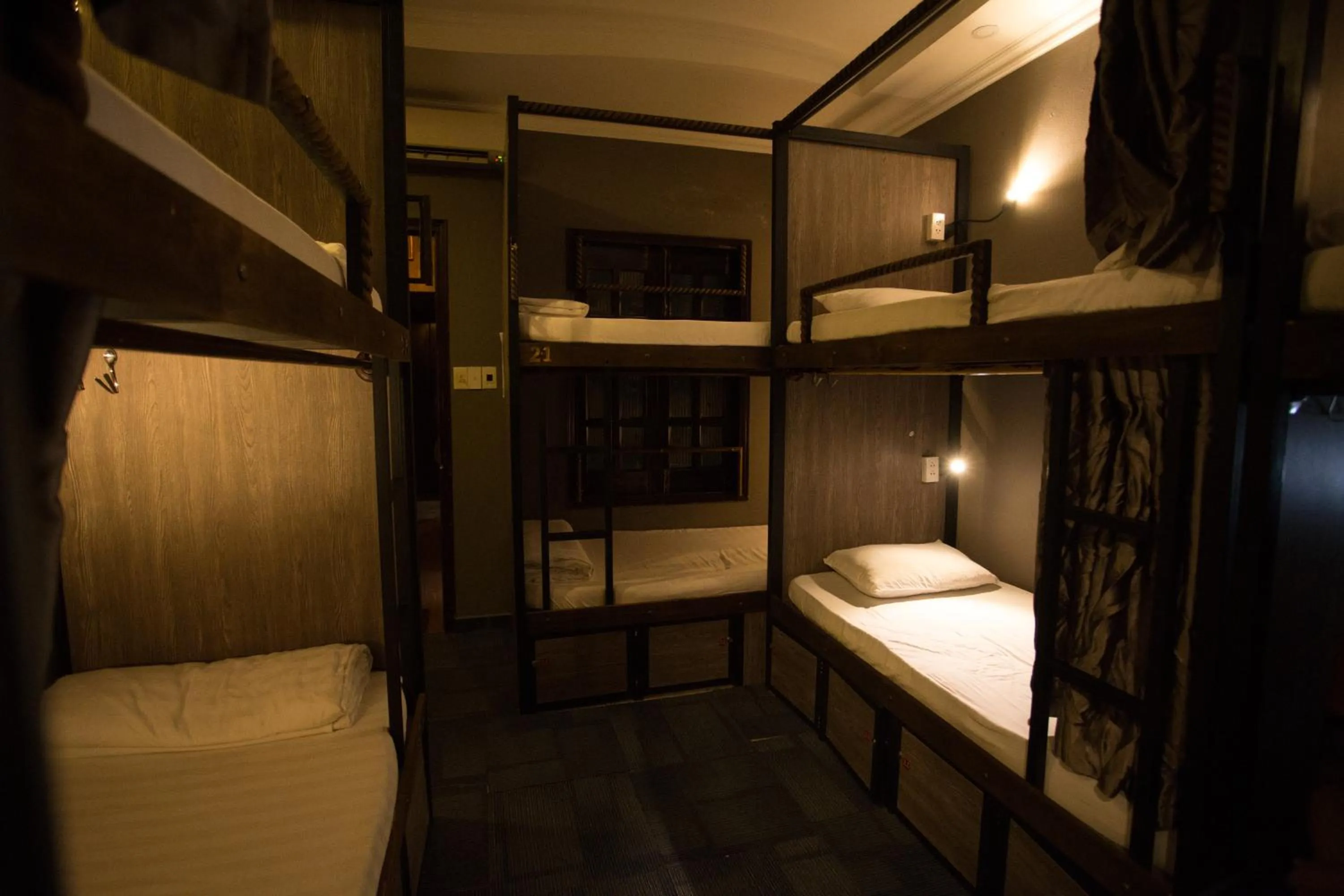 bunk bed, Bed in Sai Gon 1979 Hotel