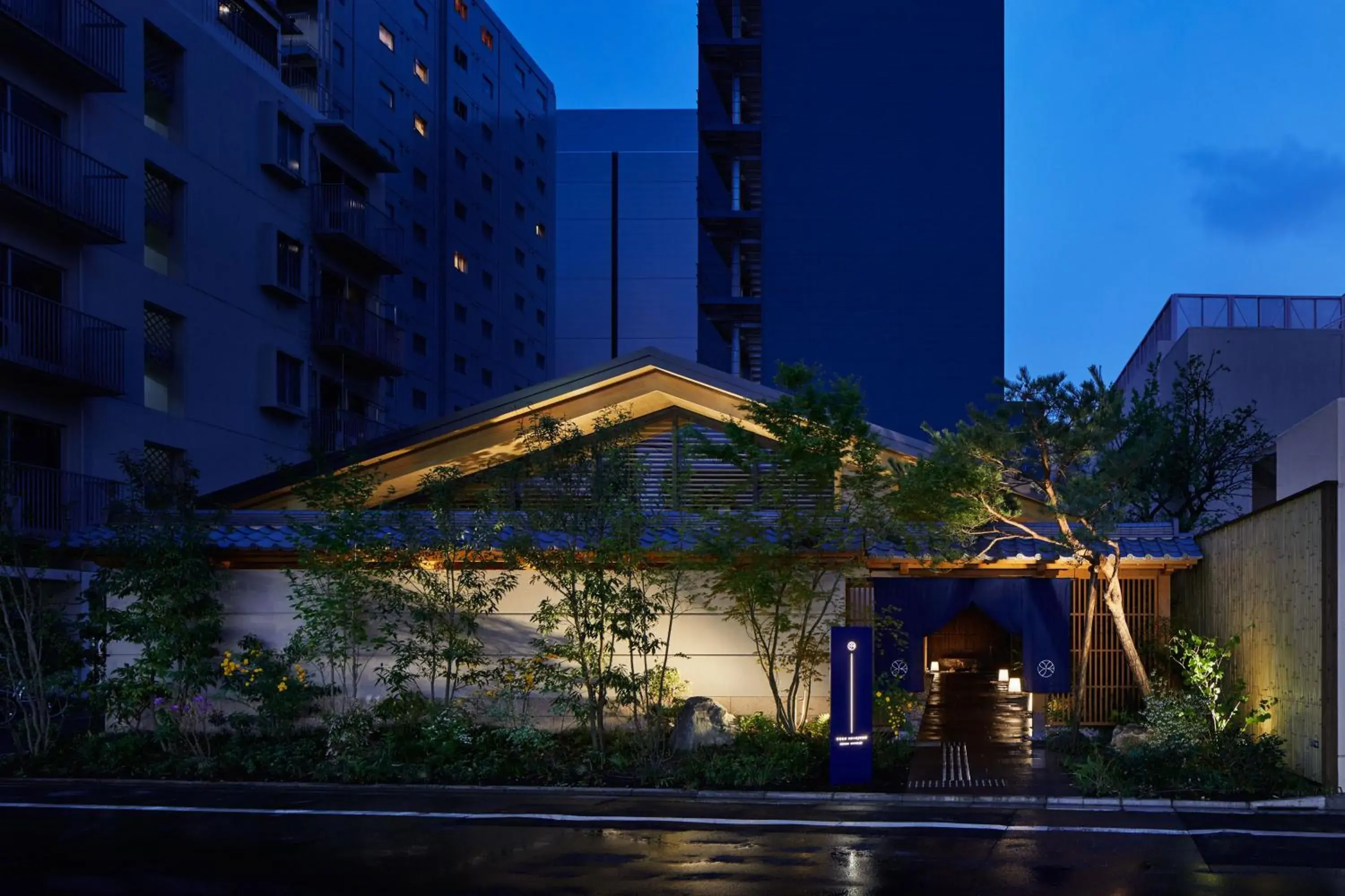 Facade/entrance in ONSEN RYOKAN YUEN SHINJUKU Facade/entrance in ONSEN RYOKAN YUEN SHINJUKU