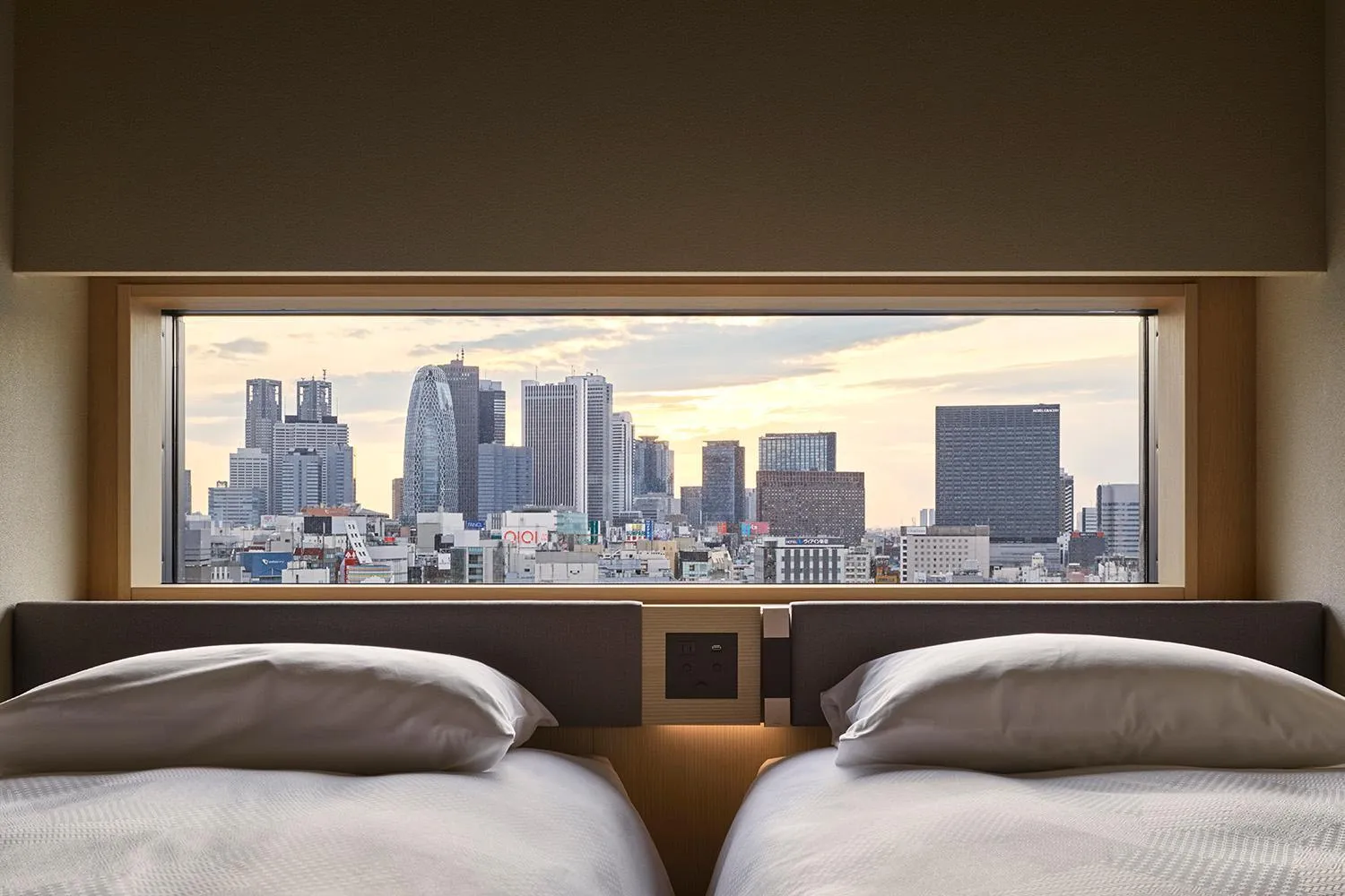 City view, Bed in ONSEN RYOKAN YUEN SHINJUKU