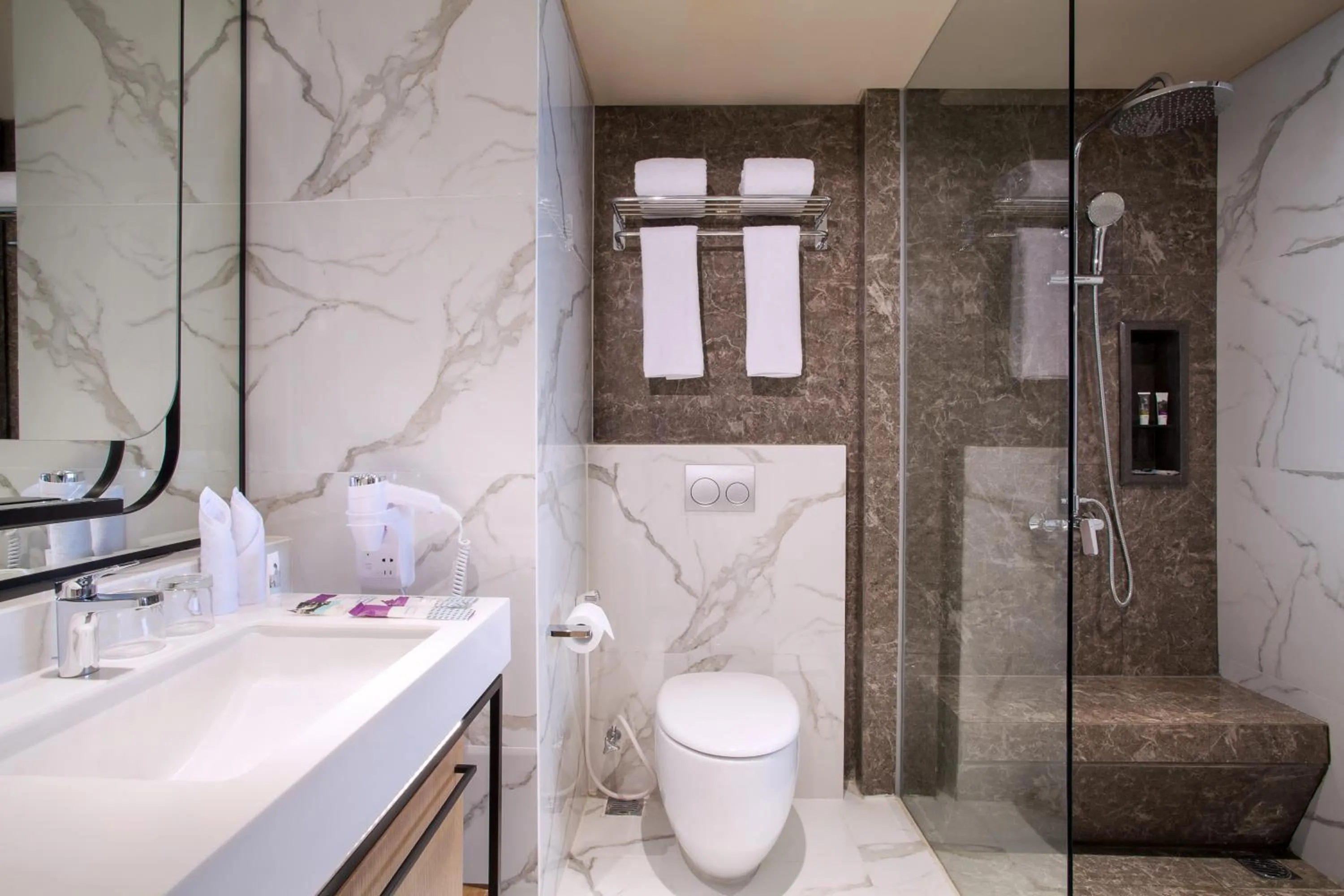 Bathroom in Mercure Jakarta Batavia