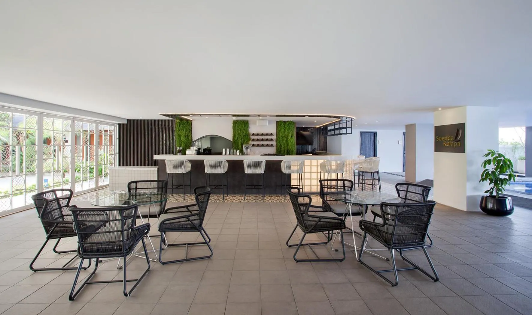 Lounge or bar in Mercure Jakarta Batavia