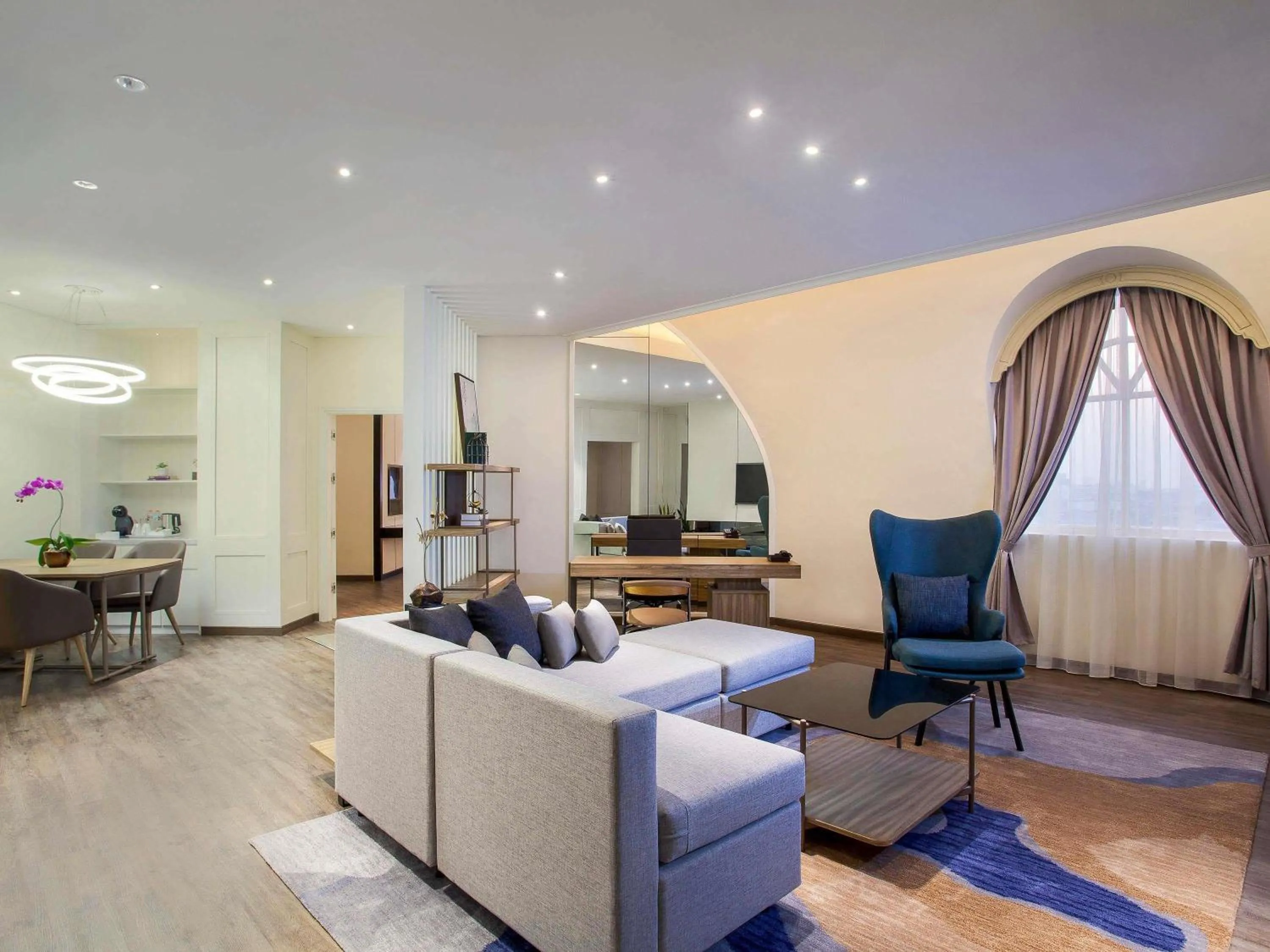 Photo of the whole room in Mercure Jakarta Batavia