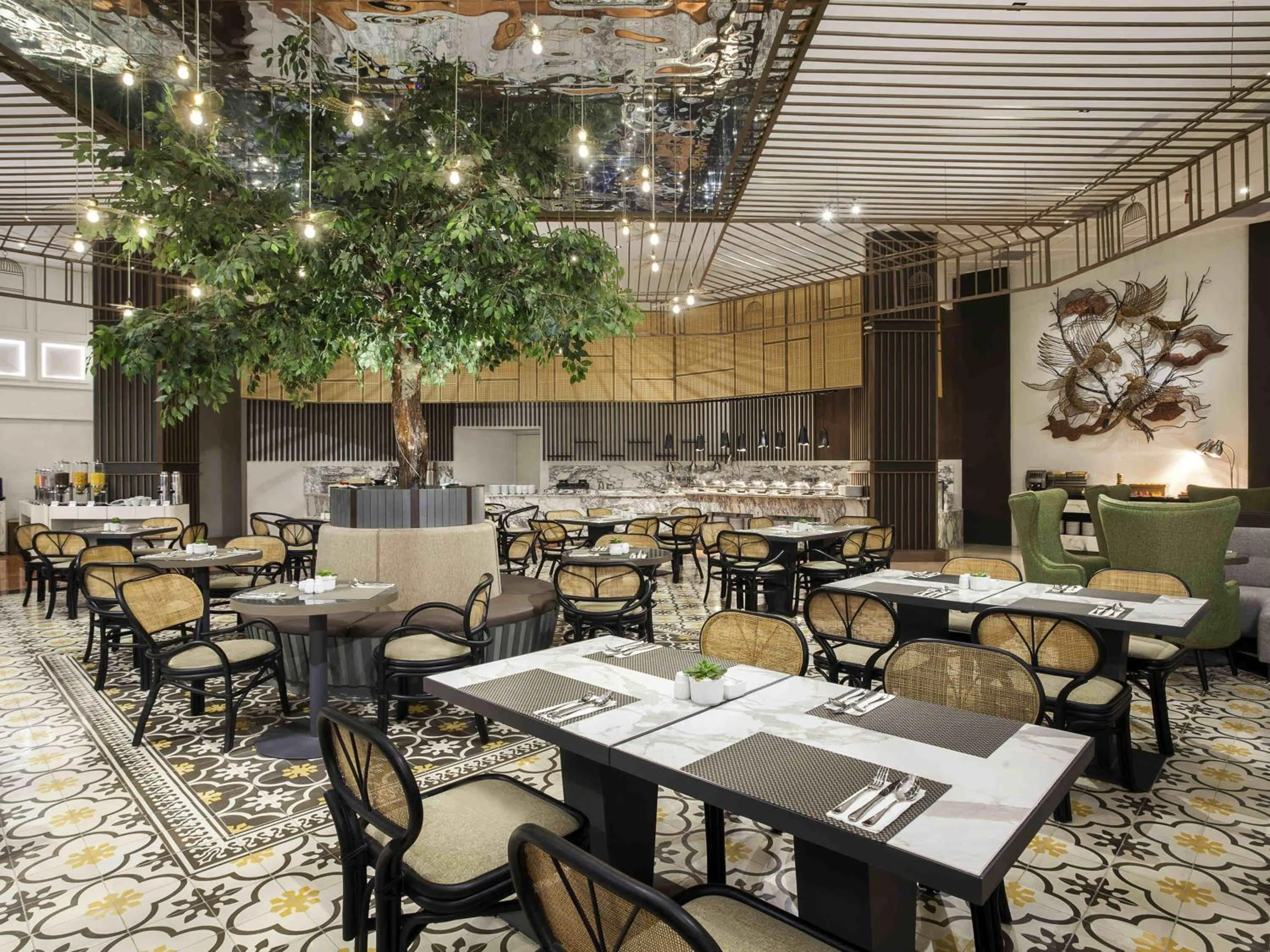 Restaurant/places to eat in Mercure Jakarta Batavia