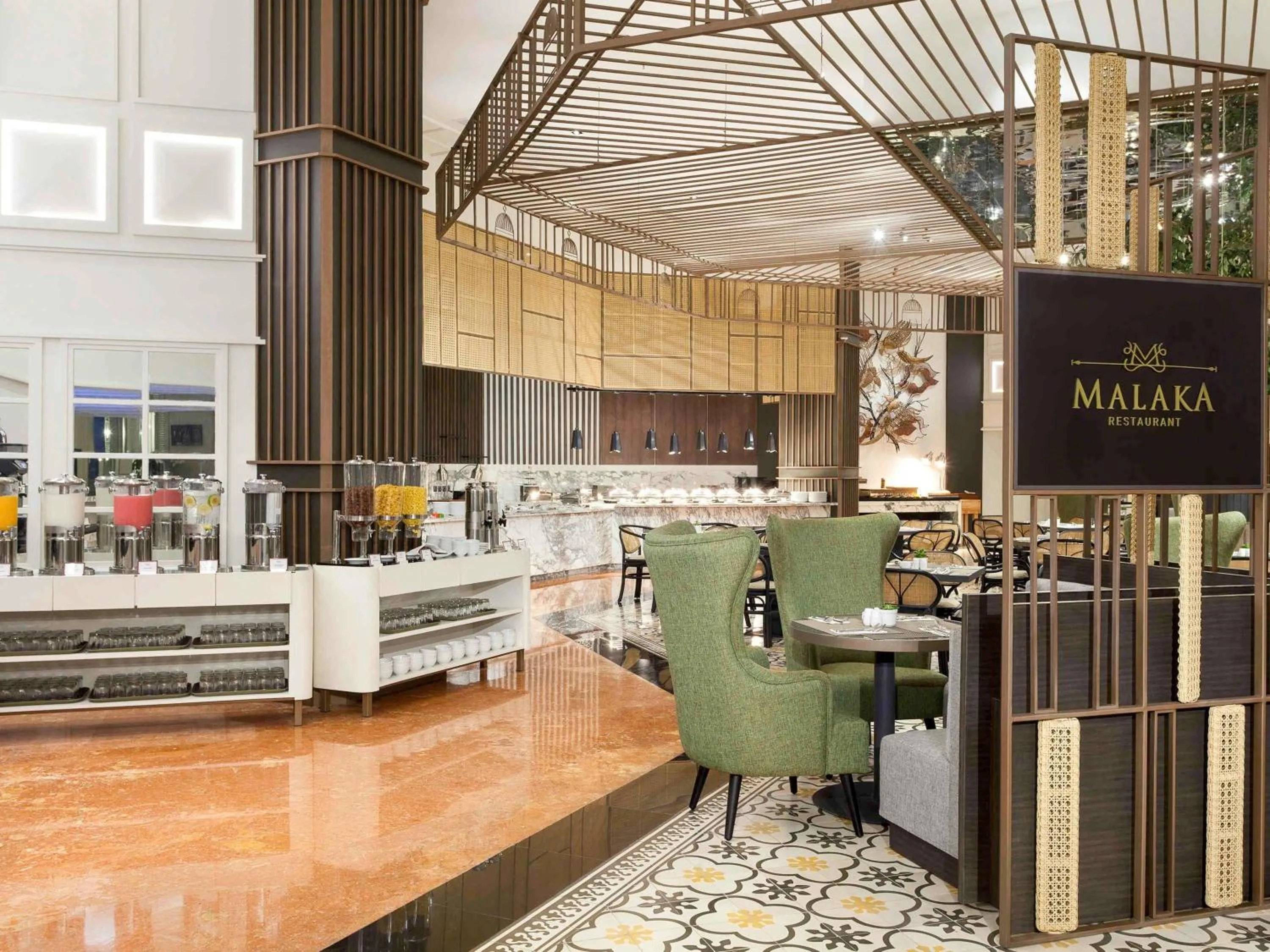 Restaurant/places to eat in Mercure Jakarta Batavia