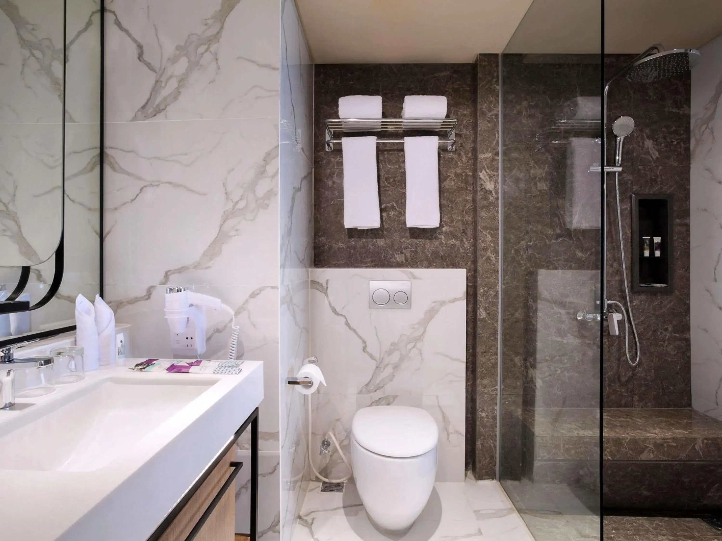 Privilege King Room in Mercure Jakarta Batavia Privilege King Room in Mercure Jakarta Batavia