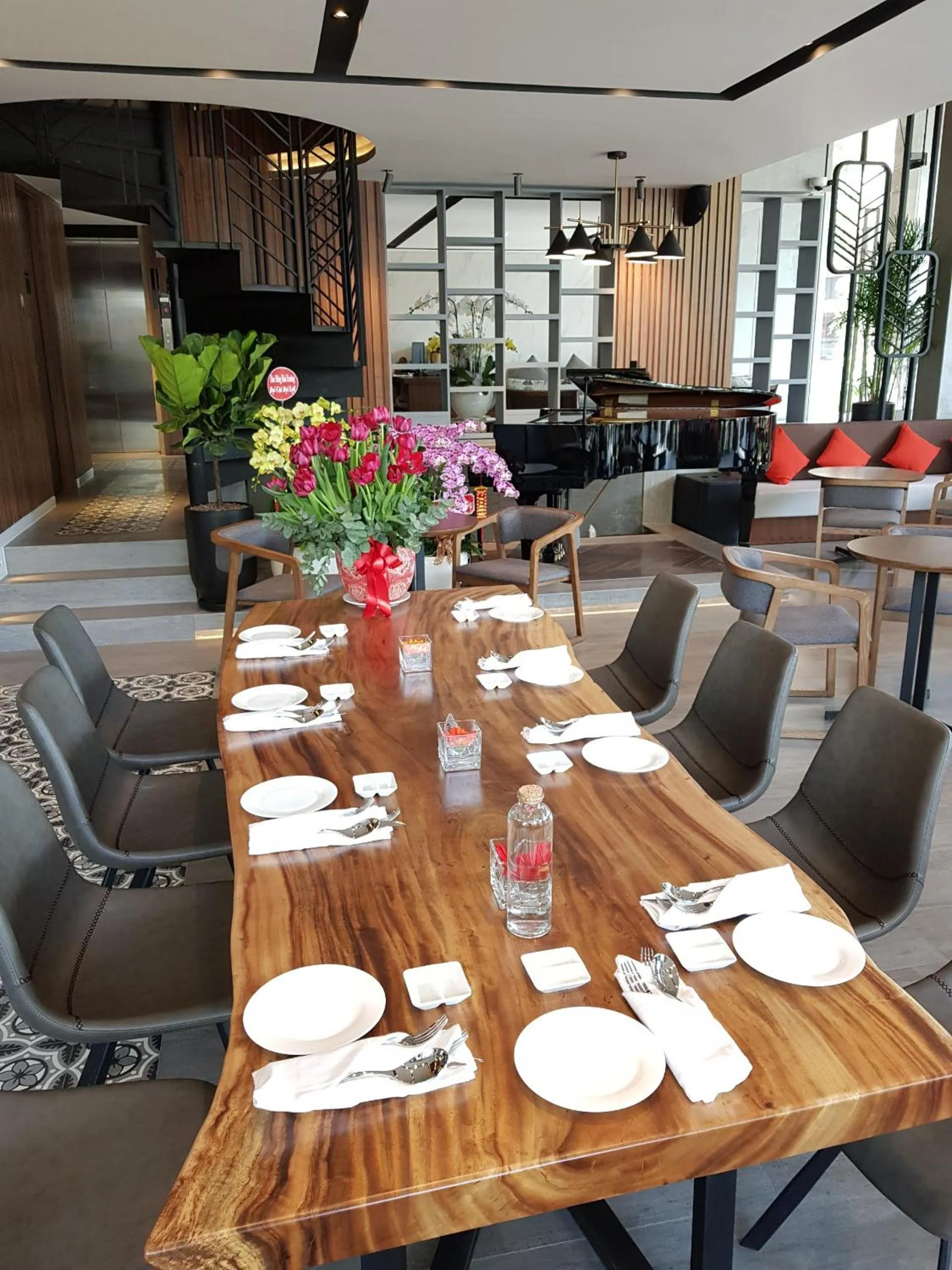 Restaurant/places to eat in Orchid Boutique Hotel & Apartment