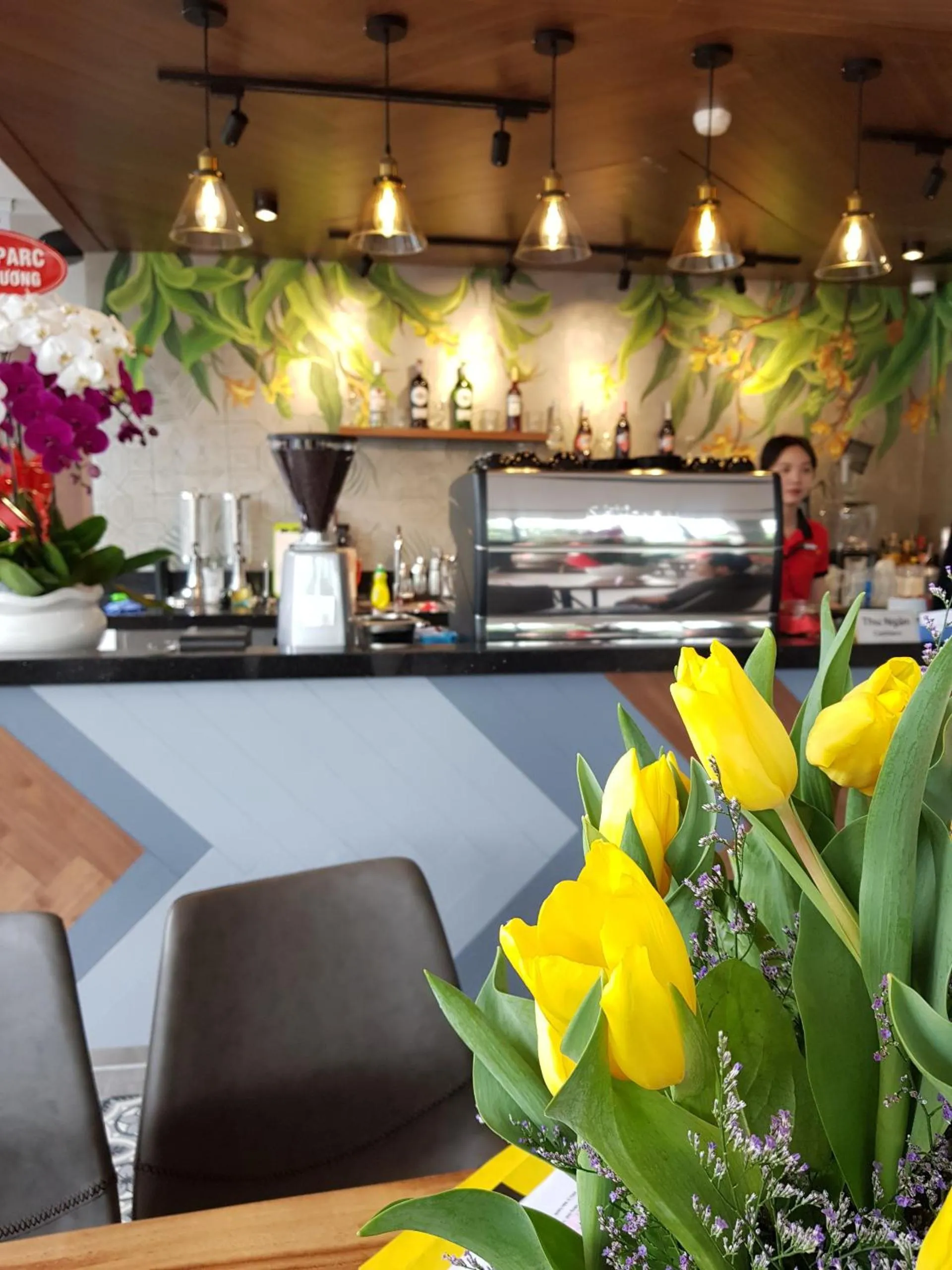 Restaurant/places to eat in Orchid Boutique Hotel & Apartment