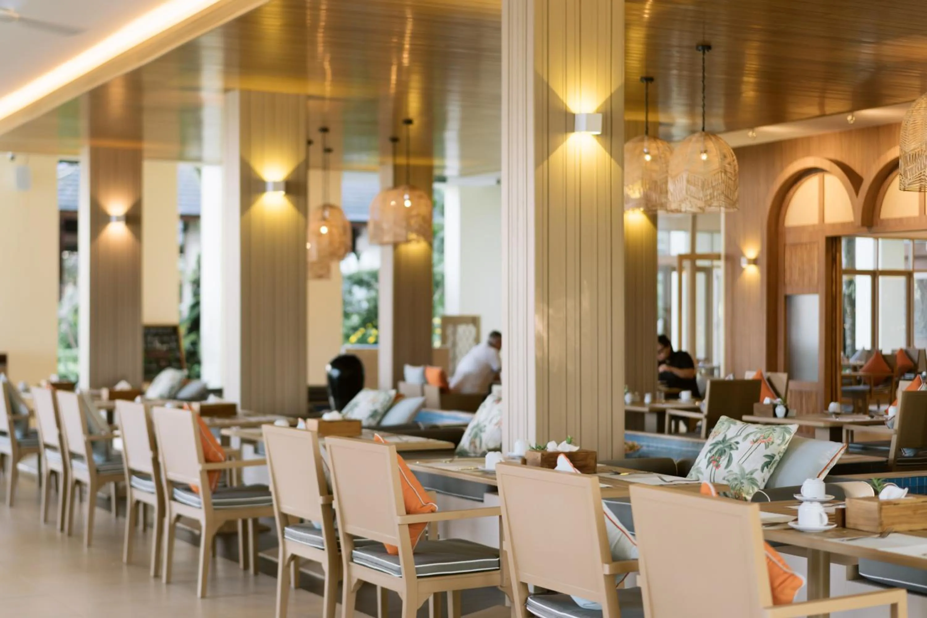 Restaurant/places to eat in Apsara Beachfront Resort & Villa