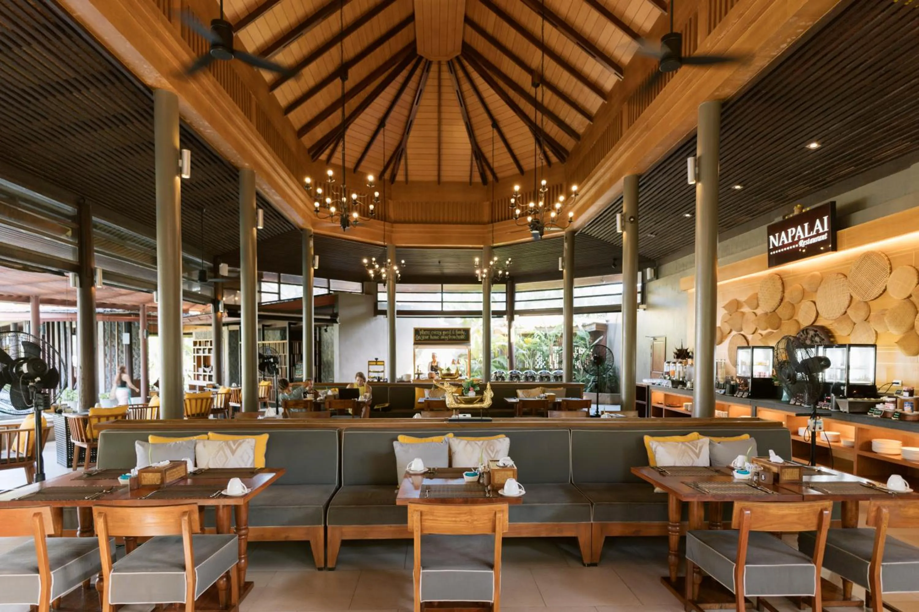 Restaurant/places to eat in Apsara Beachfront Resort & Villa