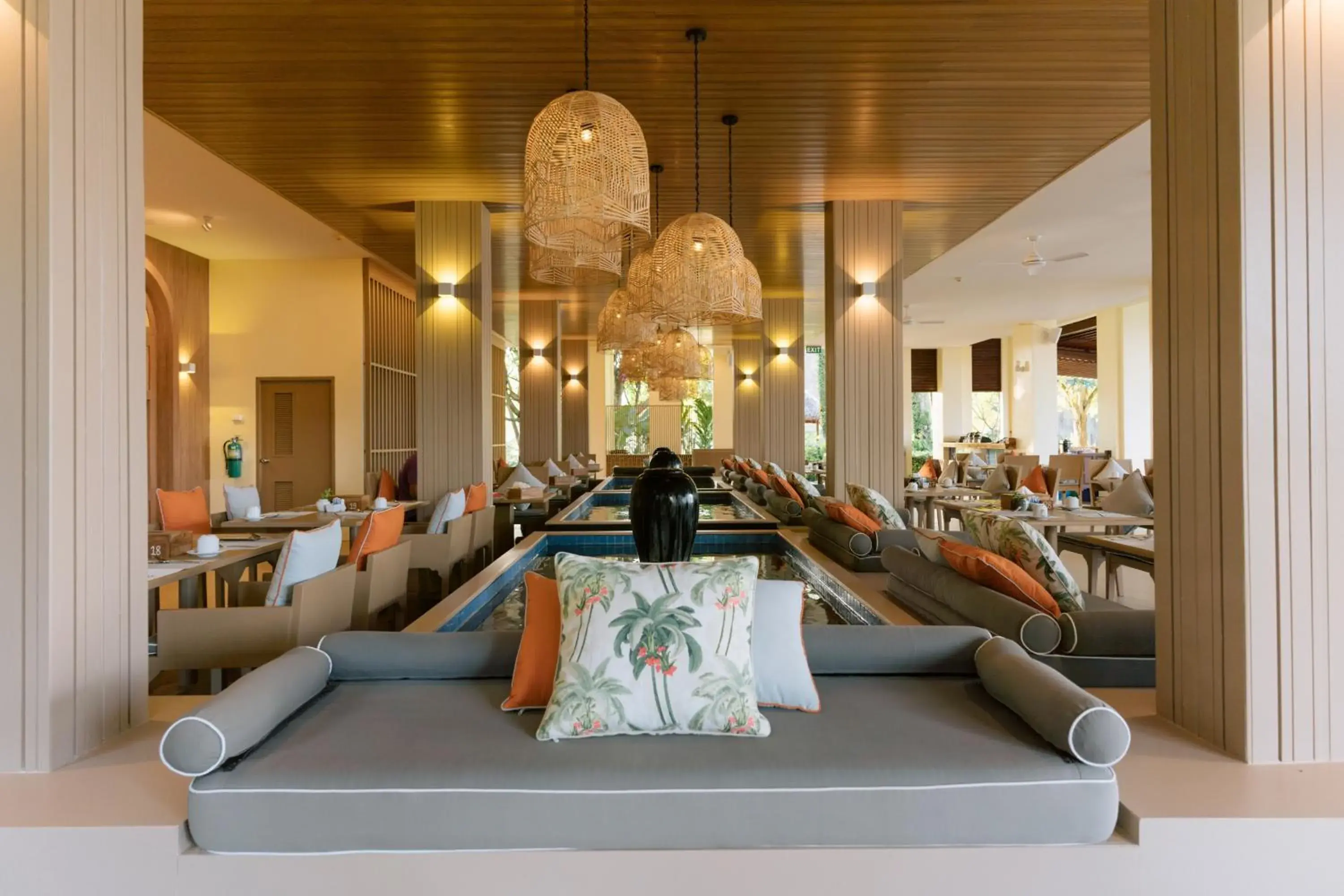 Restaurant/places to eat in Apsara Beachfront Resort & Villa - SHA Extra Plus Restaurant/places to eat in Apsara Beachfront Resort & Villa - SHA Extra Plus