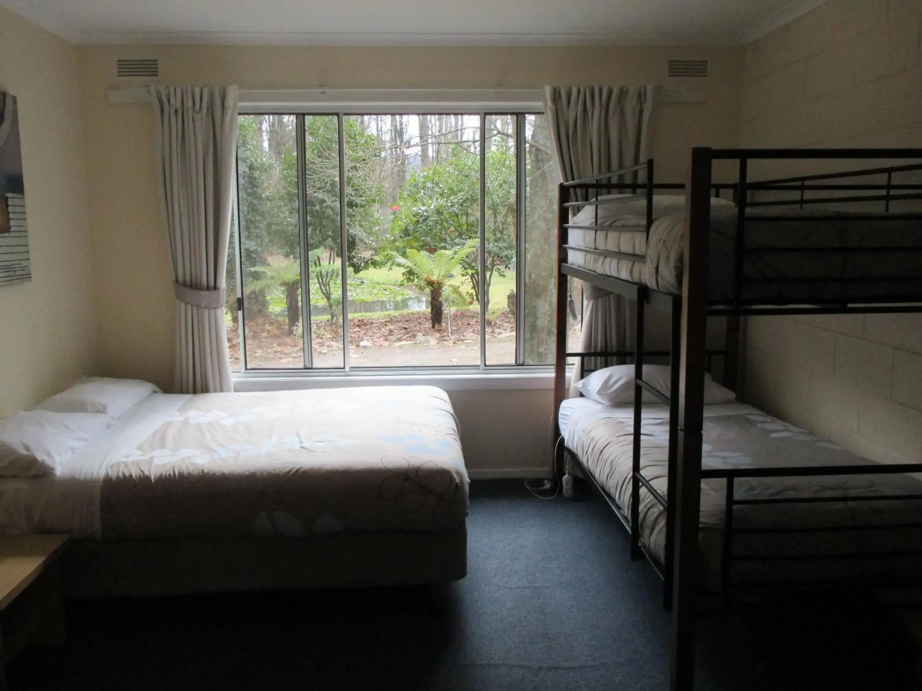 Two-Bedroom Cottage with Lake View - single occupancy in Alpine Riverside Cottages Two-Bedroom Cottage with Lake View - single occupancy in Alpine Riverside Cottages