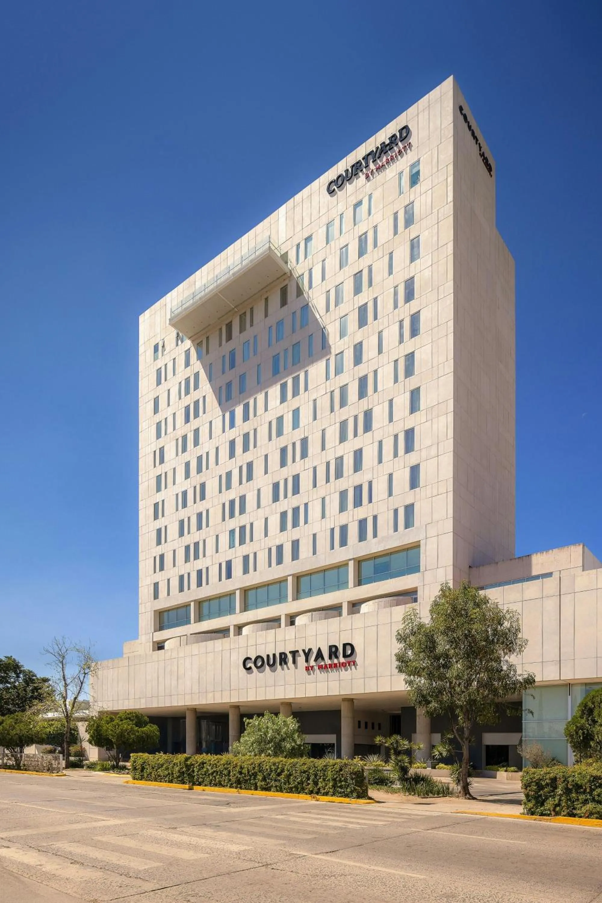 Property building in Courtyard by Marriott Leon at The Poliforum