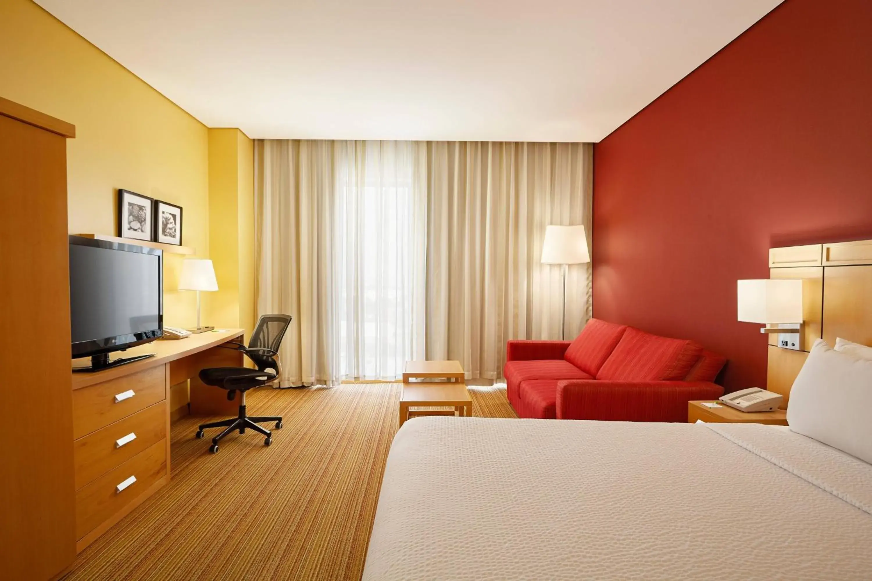 Guest room queen bed, Guest room, 1 Queen in Courtyard by Marriott Leon at The Poliforum Guest room queen bed, Guest room, 1 Queen in Courtyard by Marriott Leon at The Poliforum