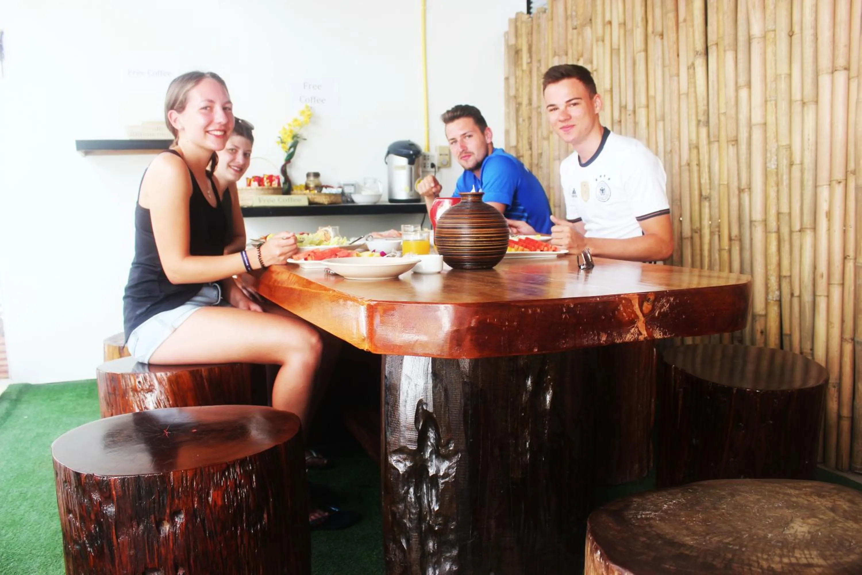 Restaurant/places to eat in The Stamp Hotel