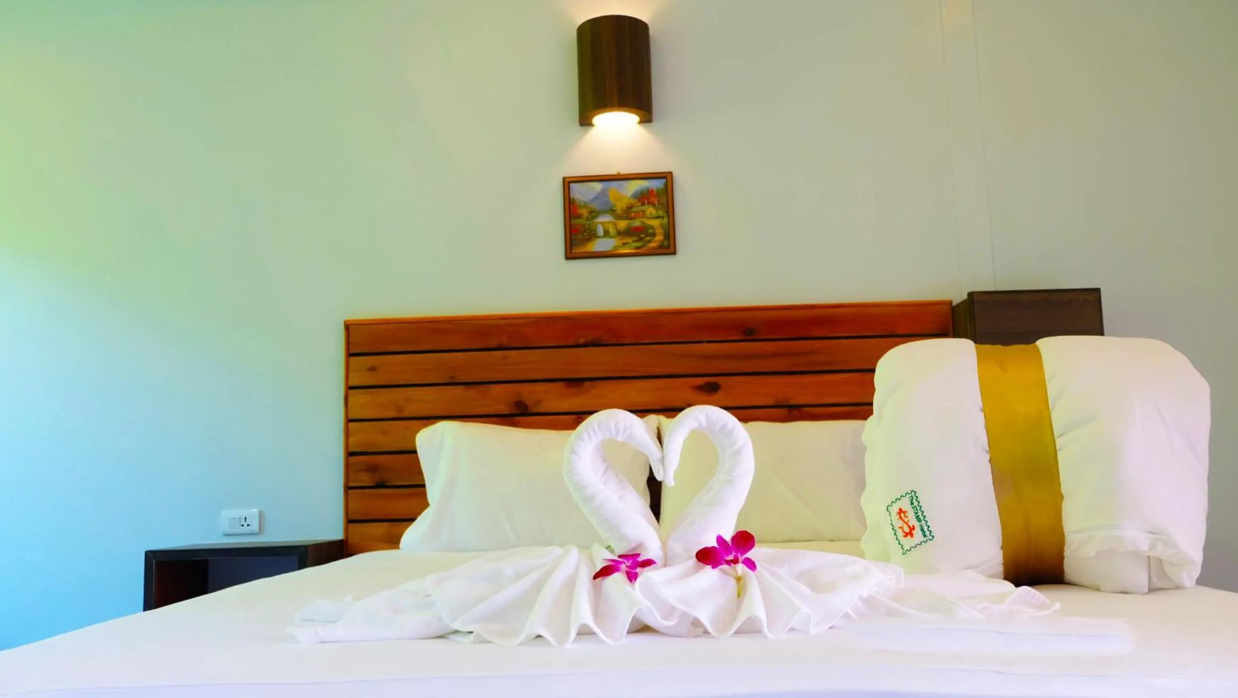 Staff, Bed in The Stamp Hotel