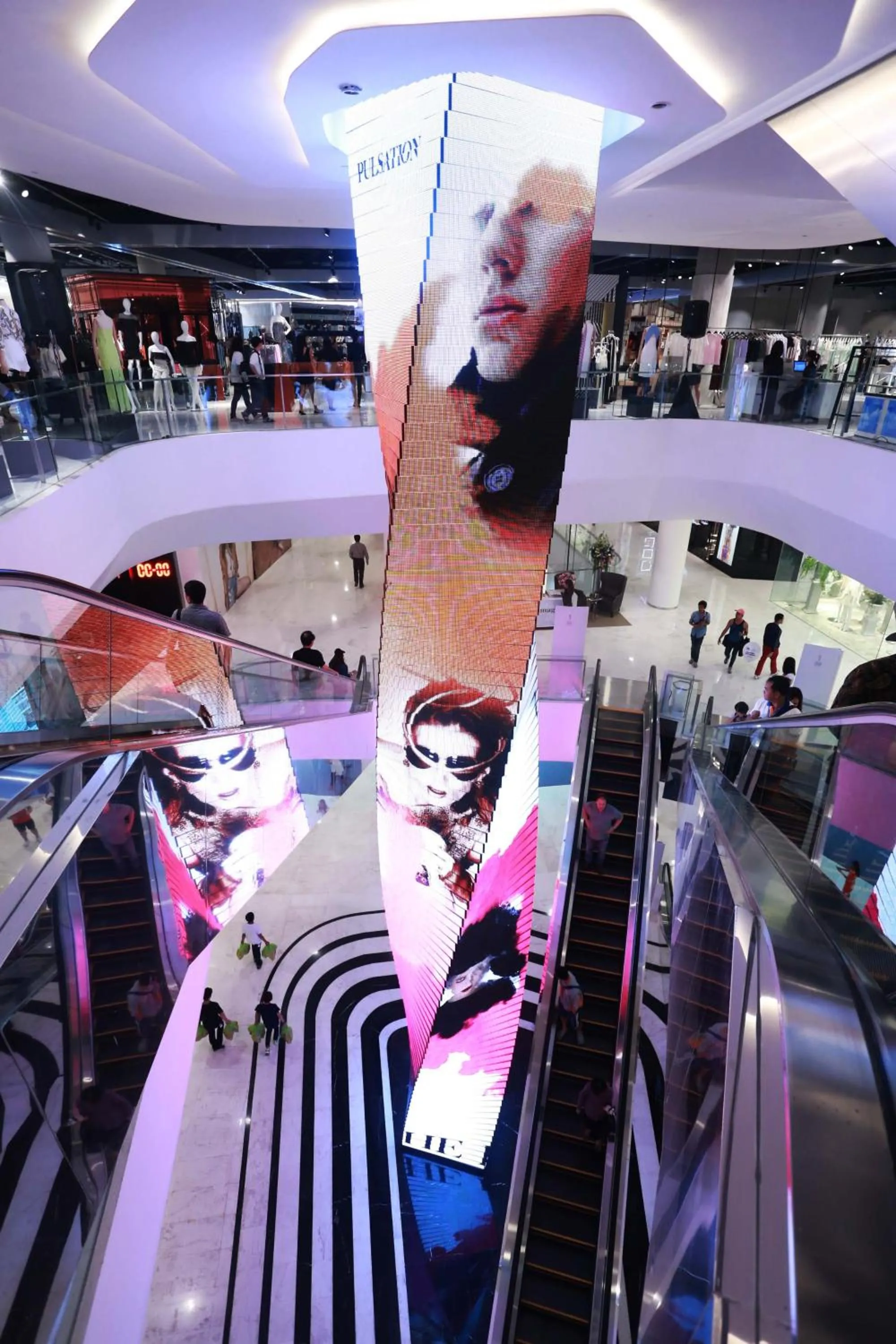 Shopping Area in Adelphi Grande Sukhumvit