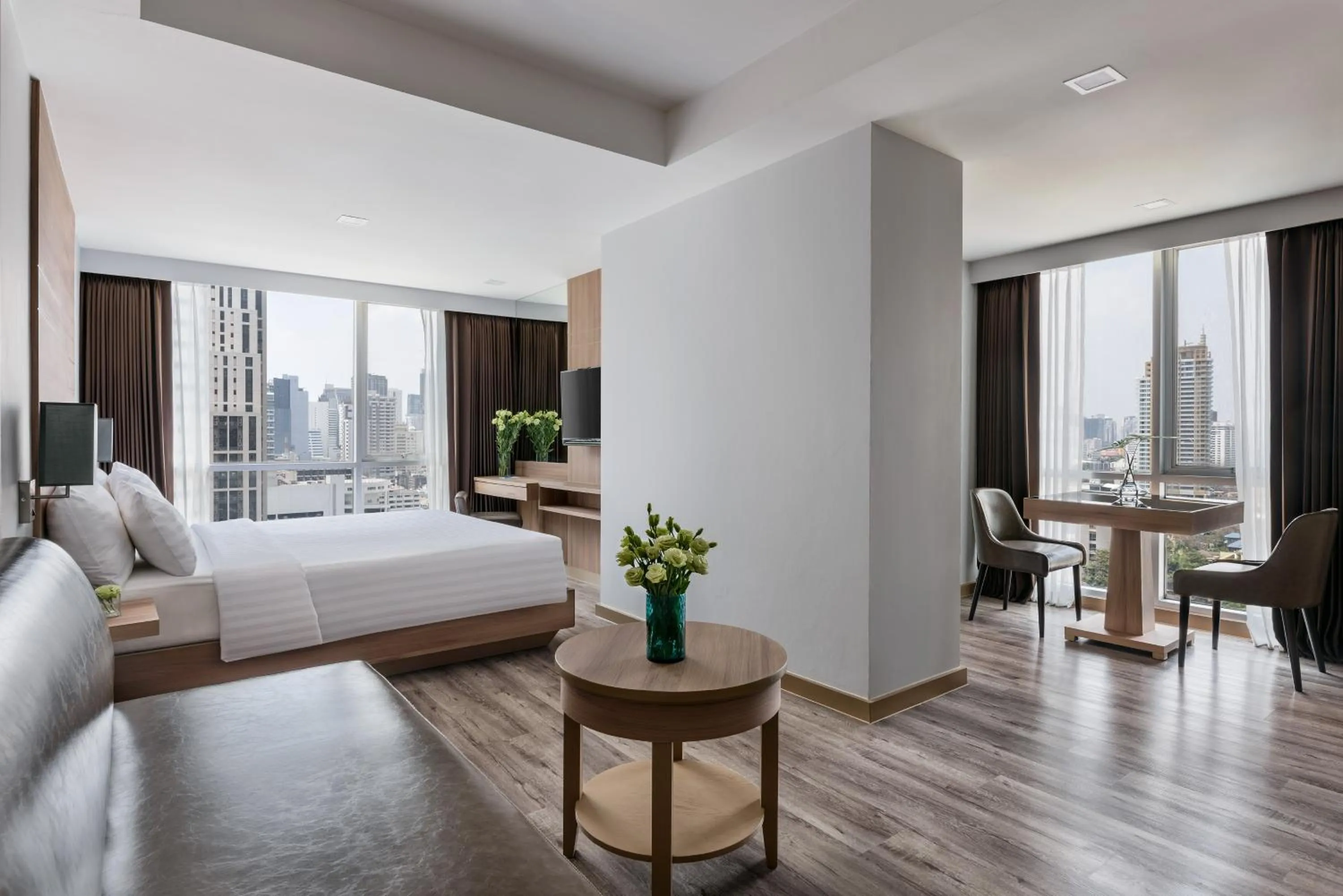 Living room, Bed in Adelphi Grande Sukhumvit