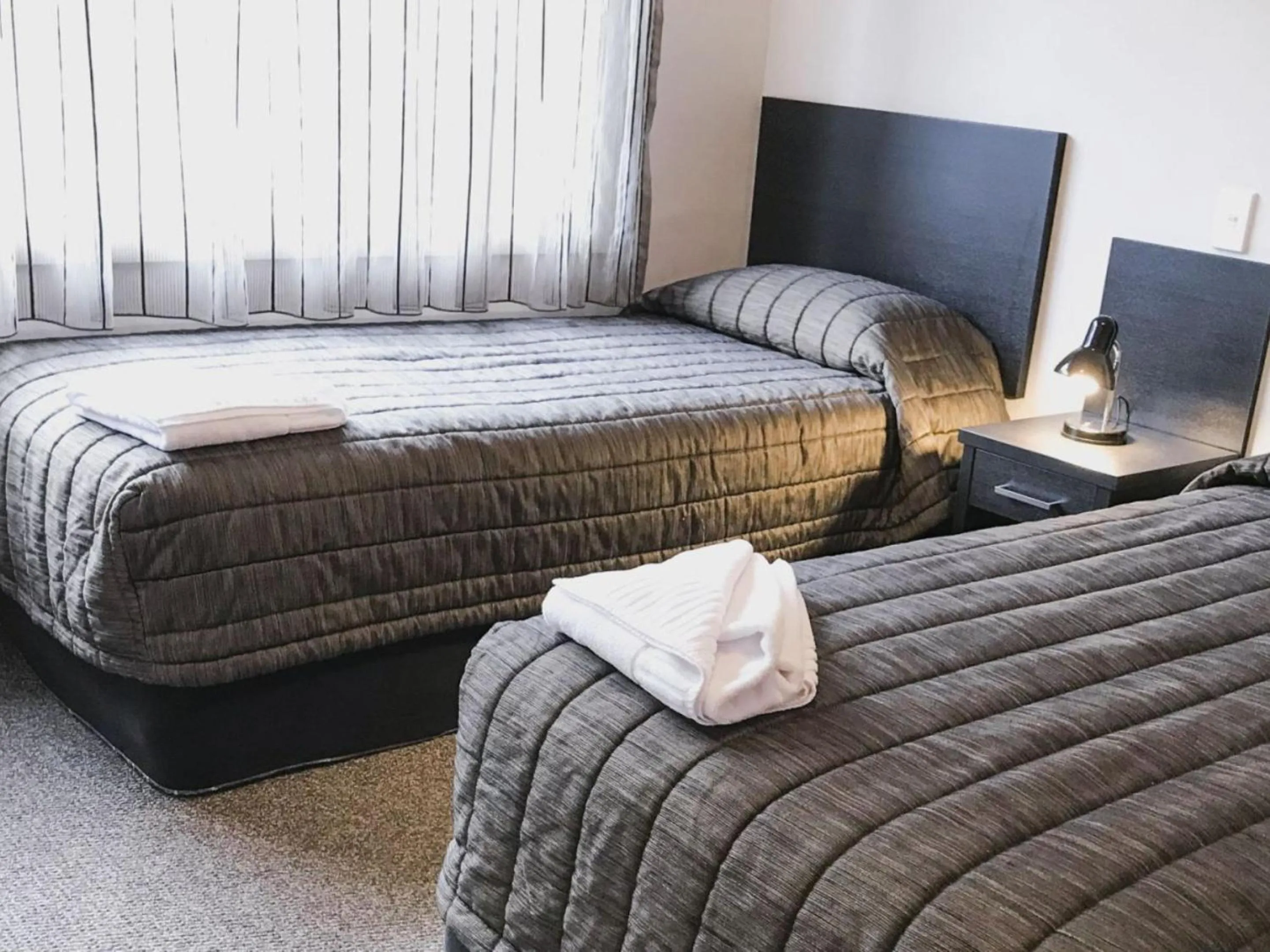 Bed in Harbour View Motel