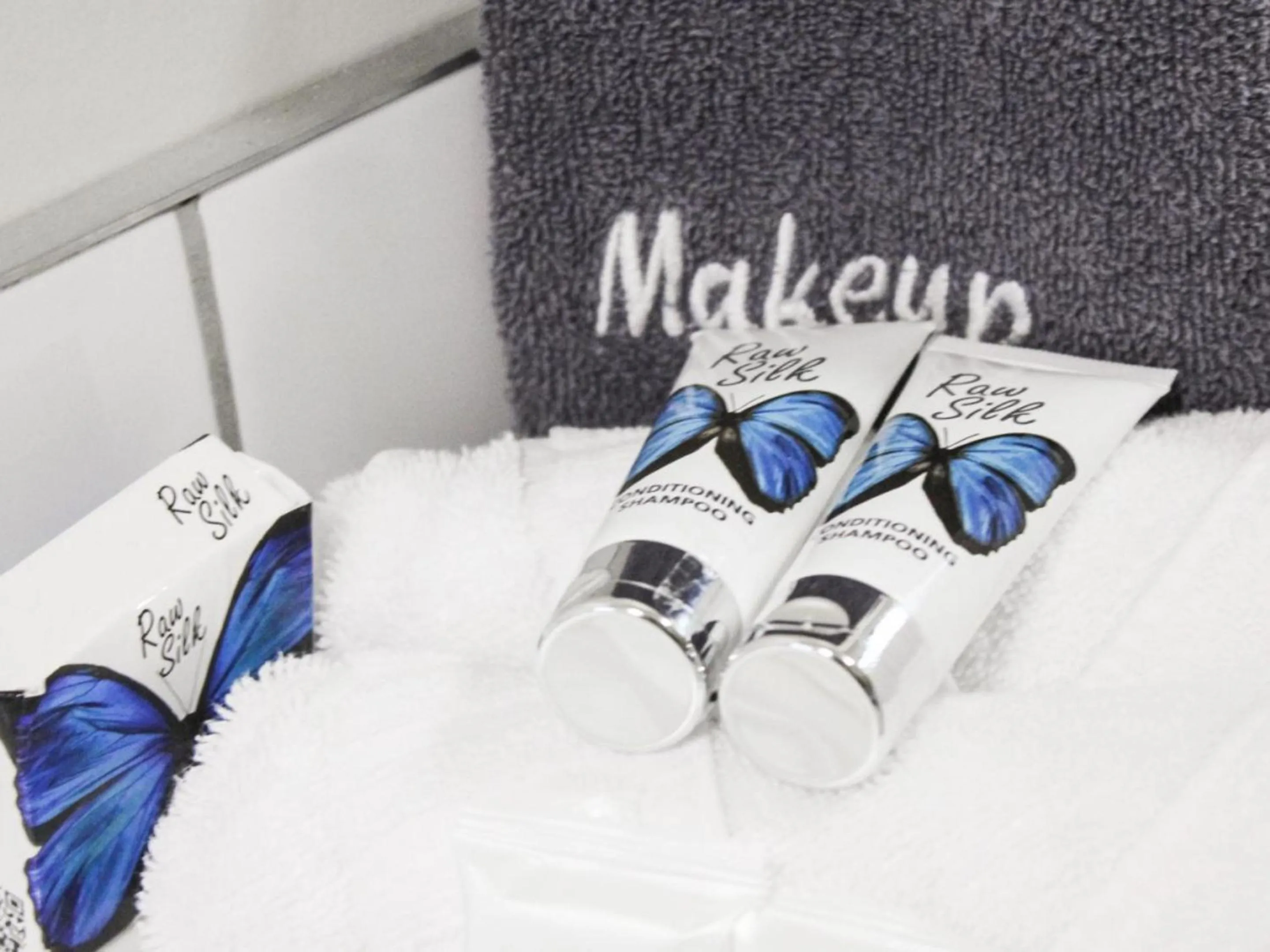 Bathroom, Bed in Harbour View Motel