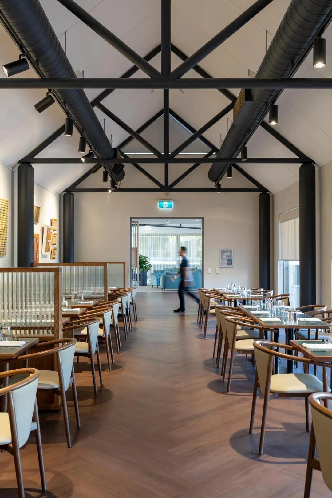 Restaurant/places to eat in Lakeside Hotel and Conference Centre