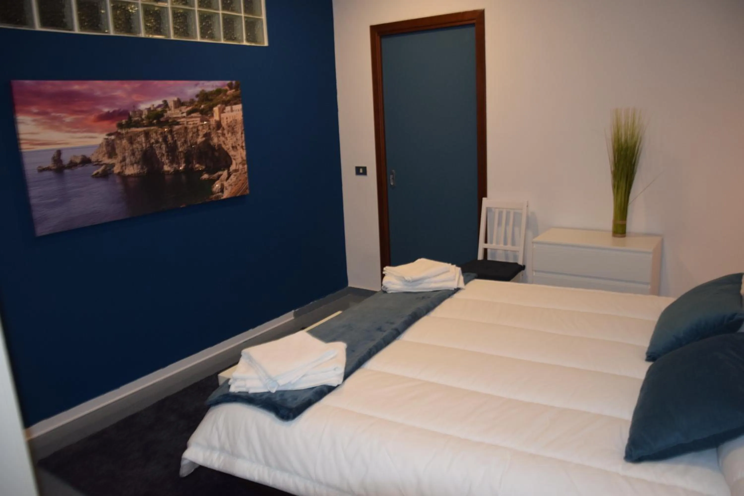 Shower, Bed in Luxury Catania