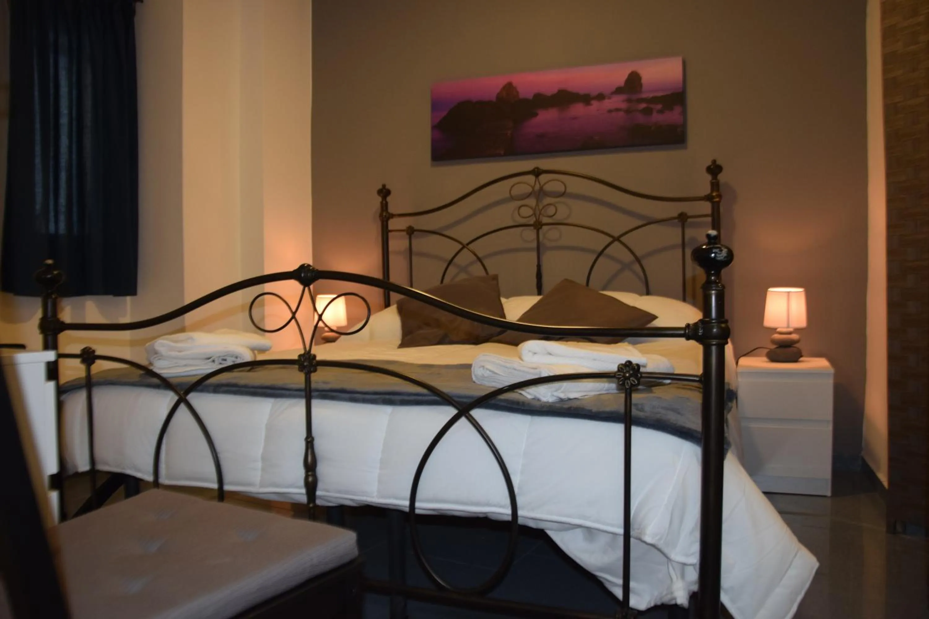 Shower, Bed in Luxury Catania