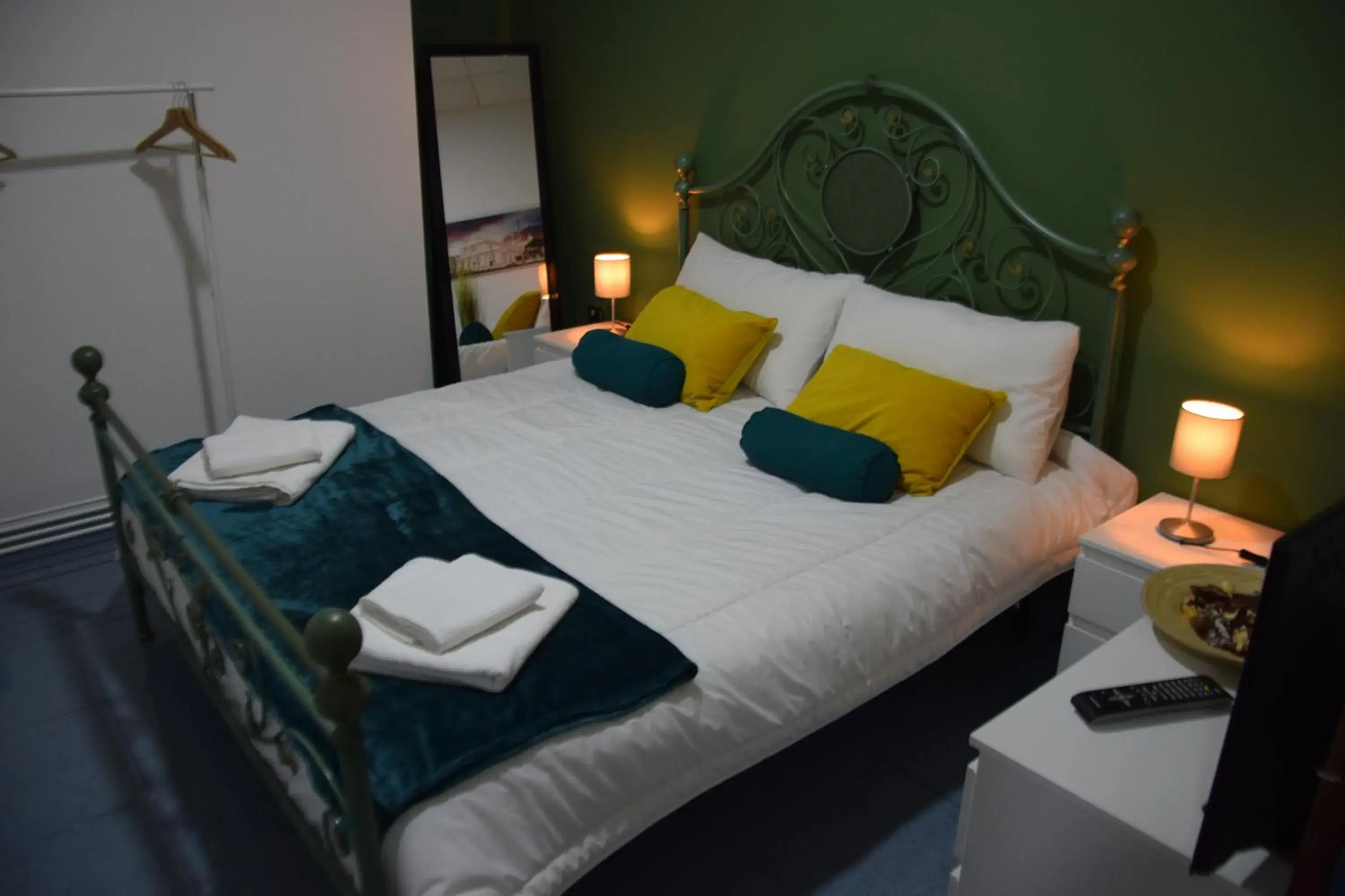 King Room - single occupancy in Luxury Catania King Room - single occupancy in Luxury Catania