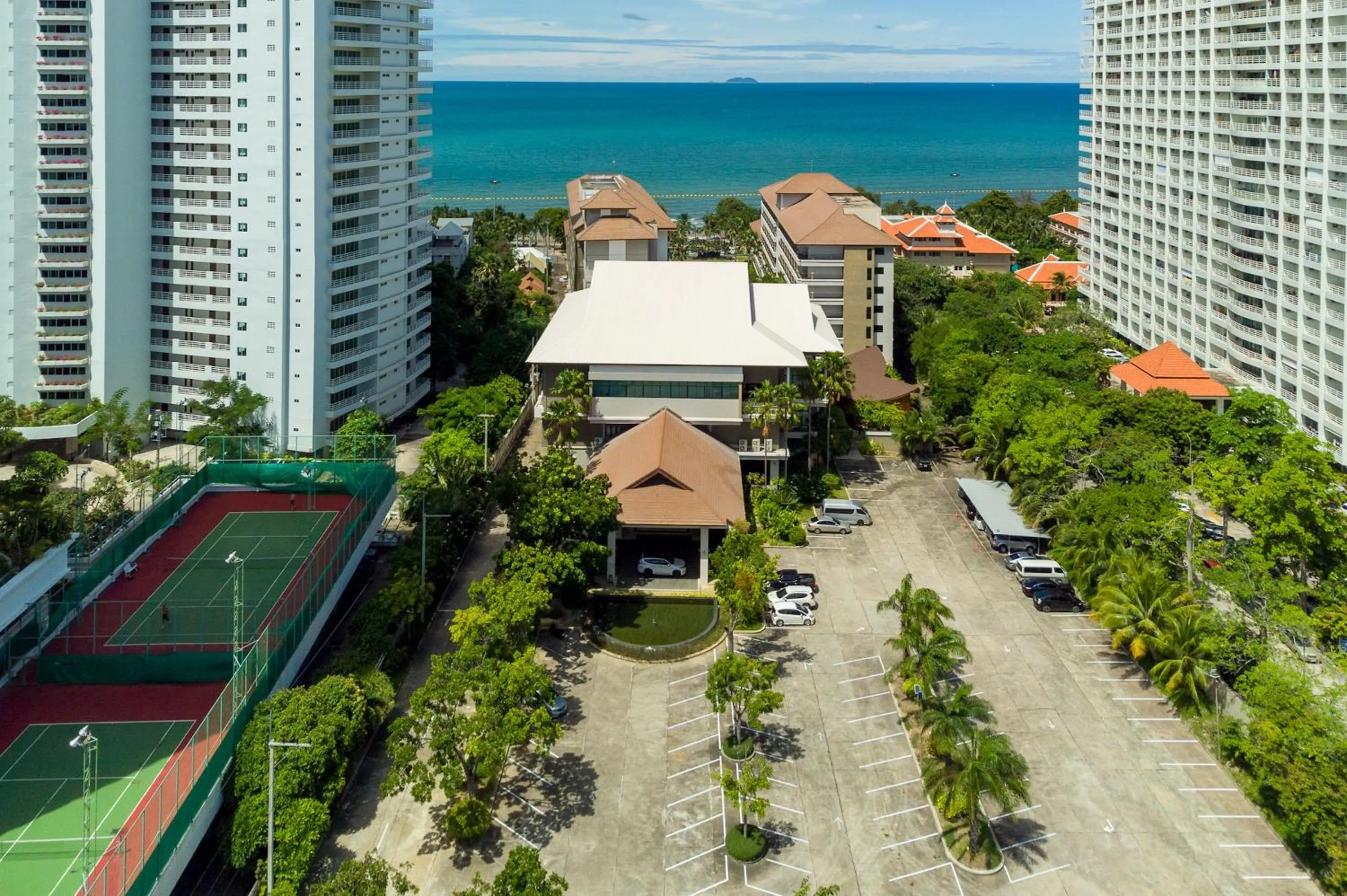 Parking in Welcome World Beachfront Resort