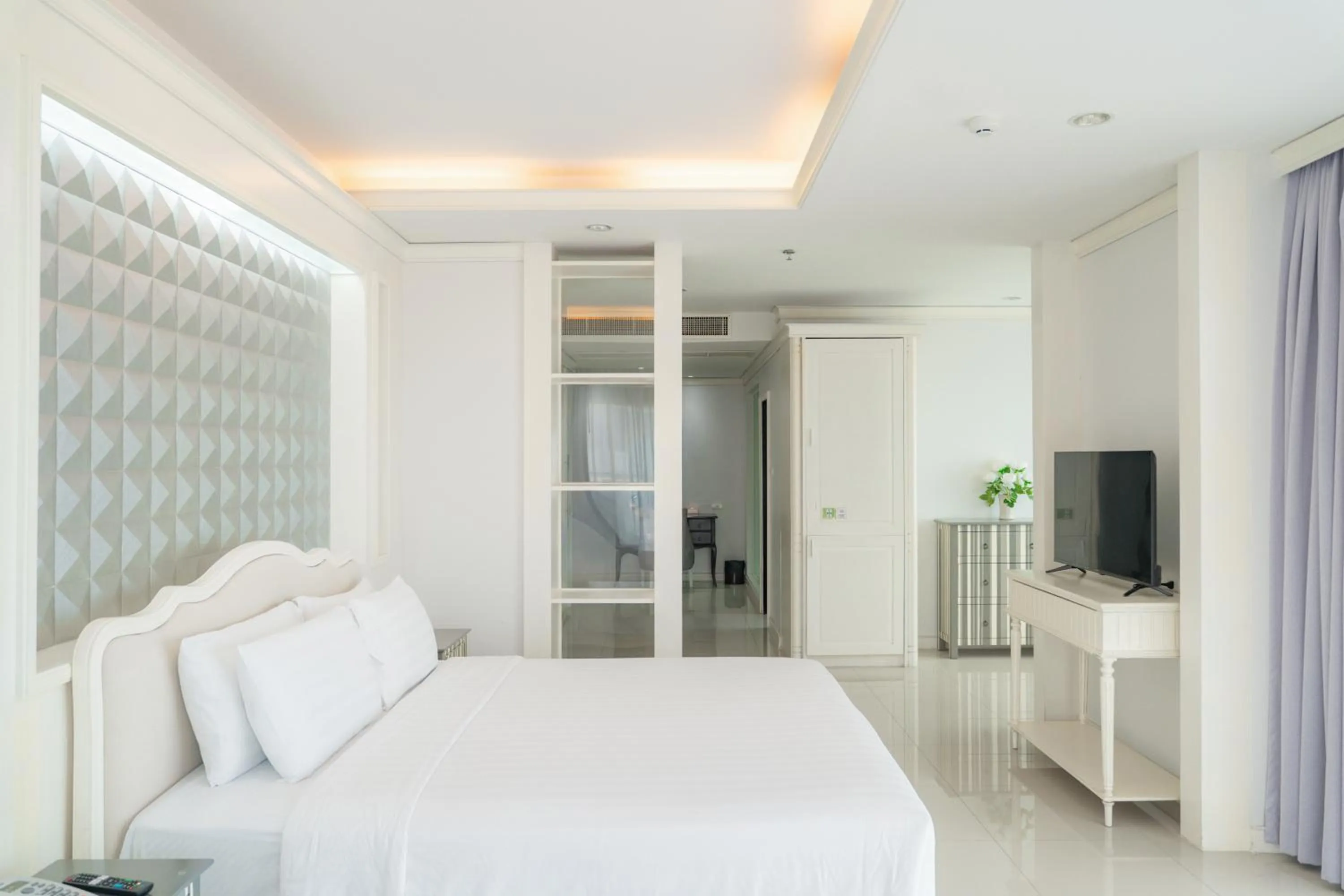 Bedroom, Bed in Welcome World Beachfront Resort