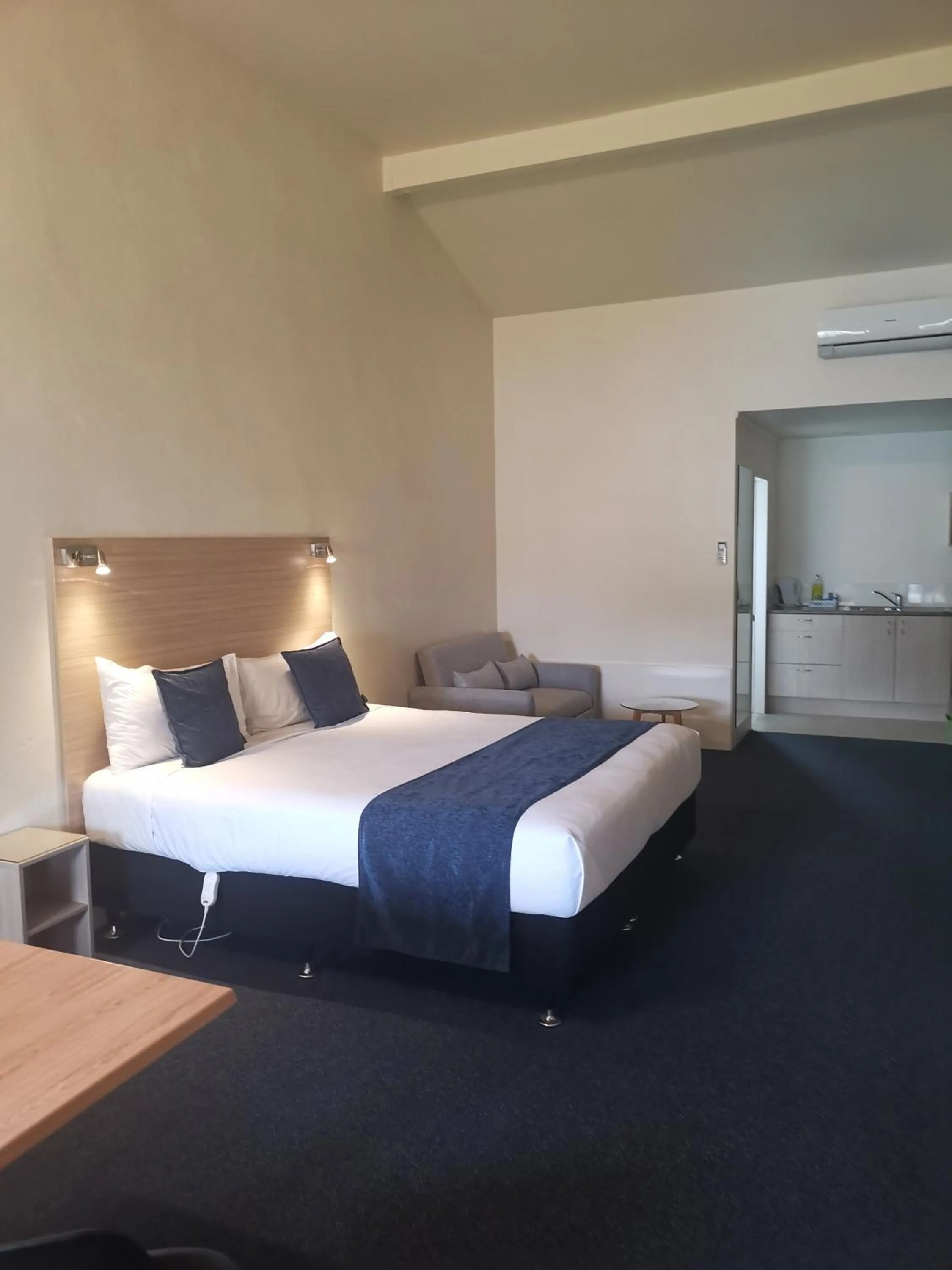 Captains Quarters Motor Inn
