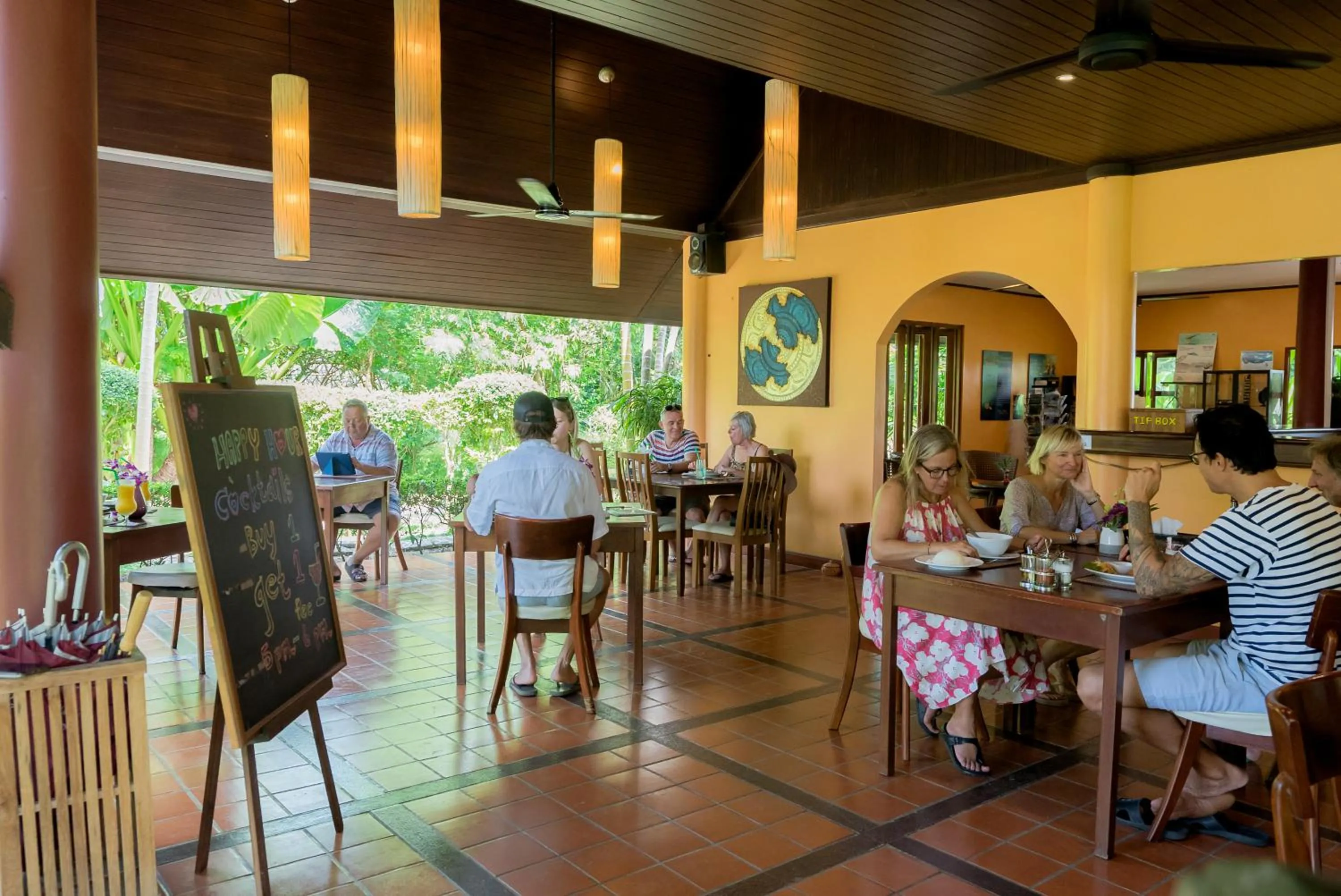 Restaurant/places to eat in Palm Garden Resort