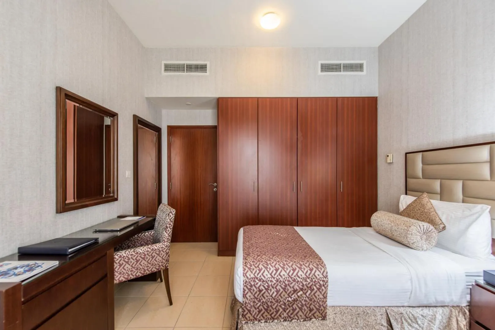Bedroom, Bed in SUHA JBR Hotel Apartments