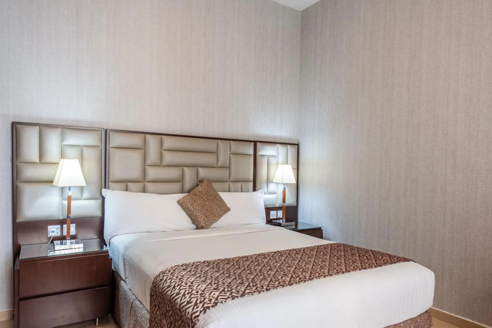 Bed in SUHA JBR Hotel Apartments