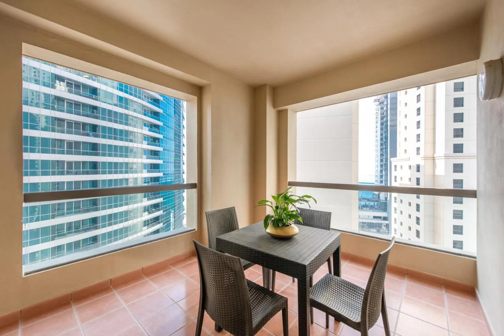 Dining area in SUHA JBR Hotel Apartments