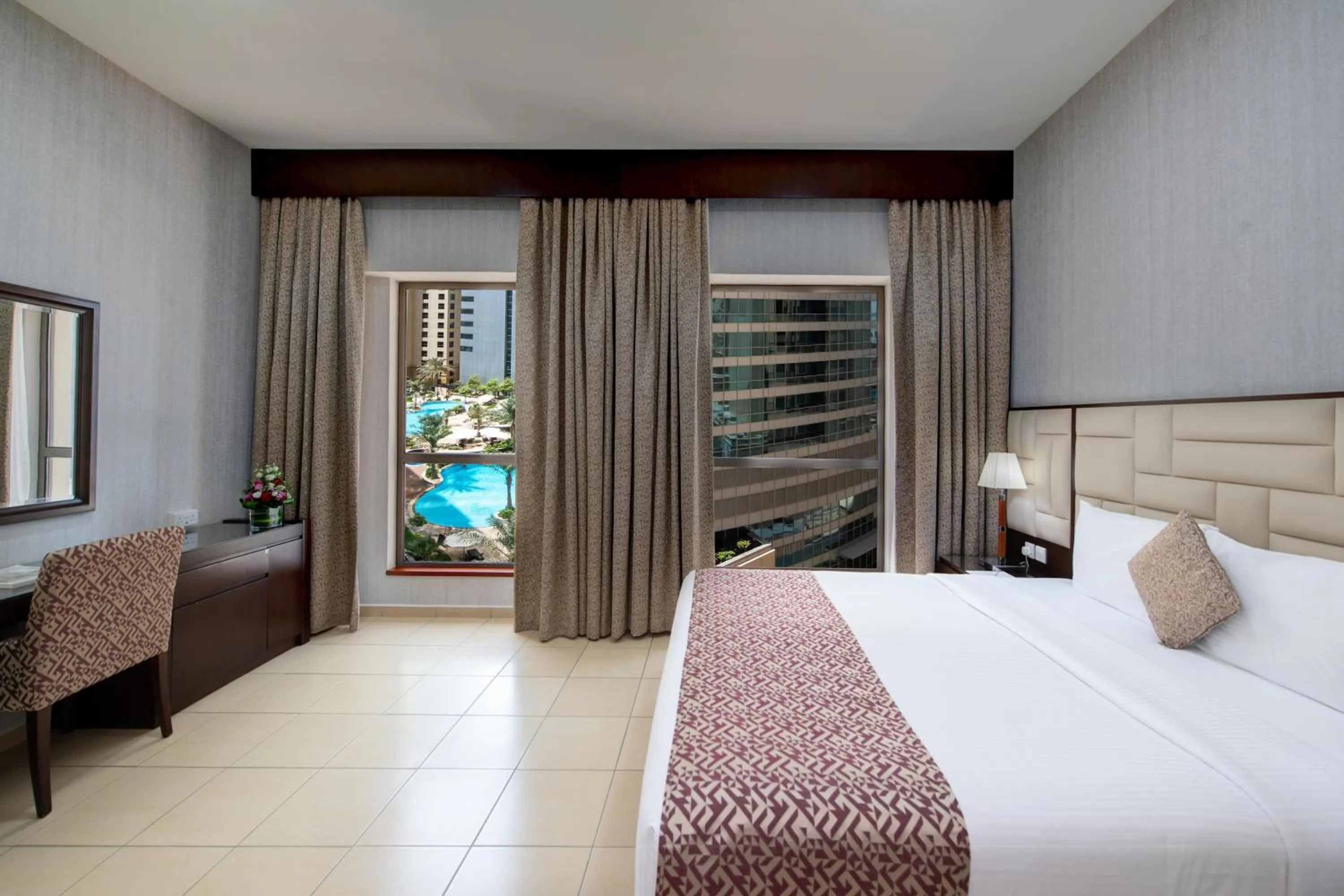 Bed in SUHA JBR Hotel Apartments