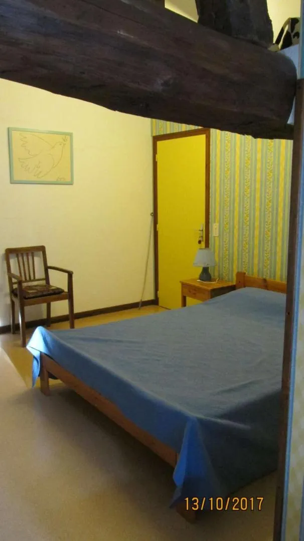 Bed in La vache sur le toit