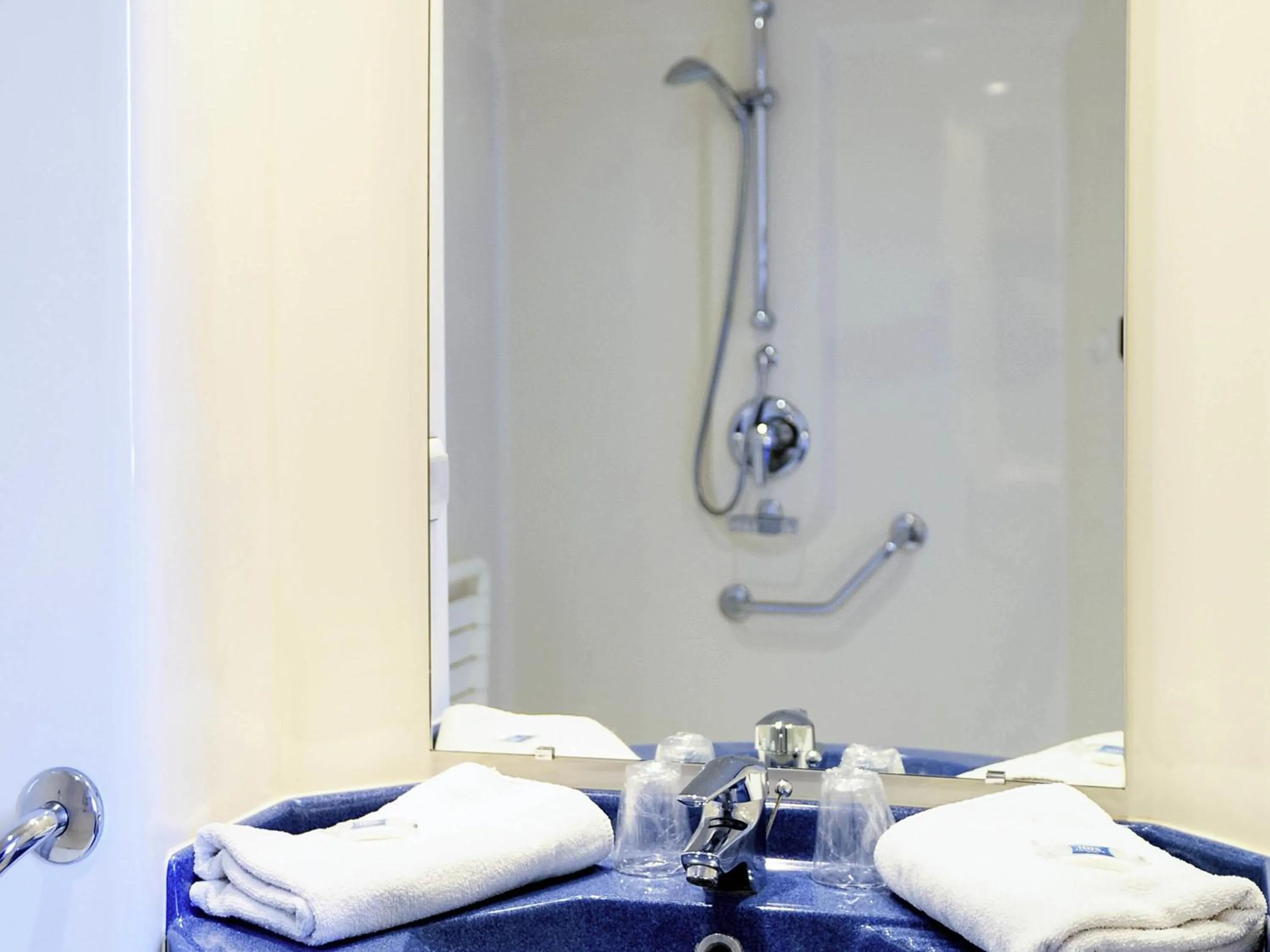 Bedroom in ibis budget Meung sur Loire