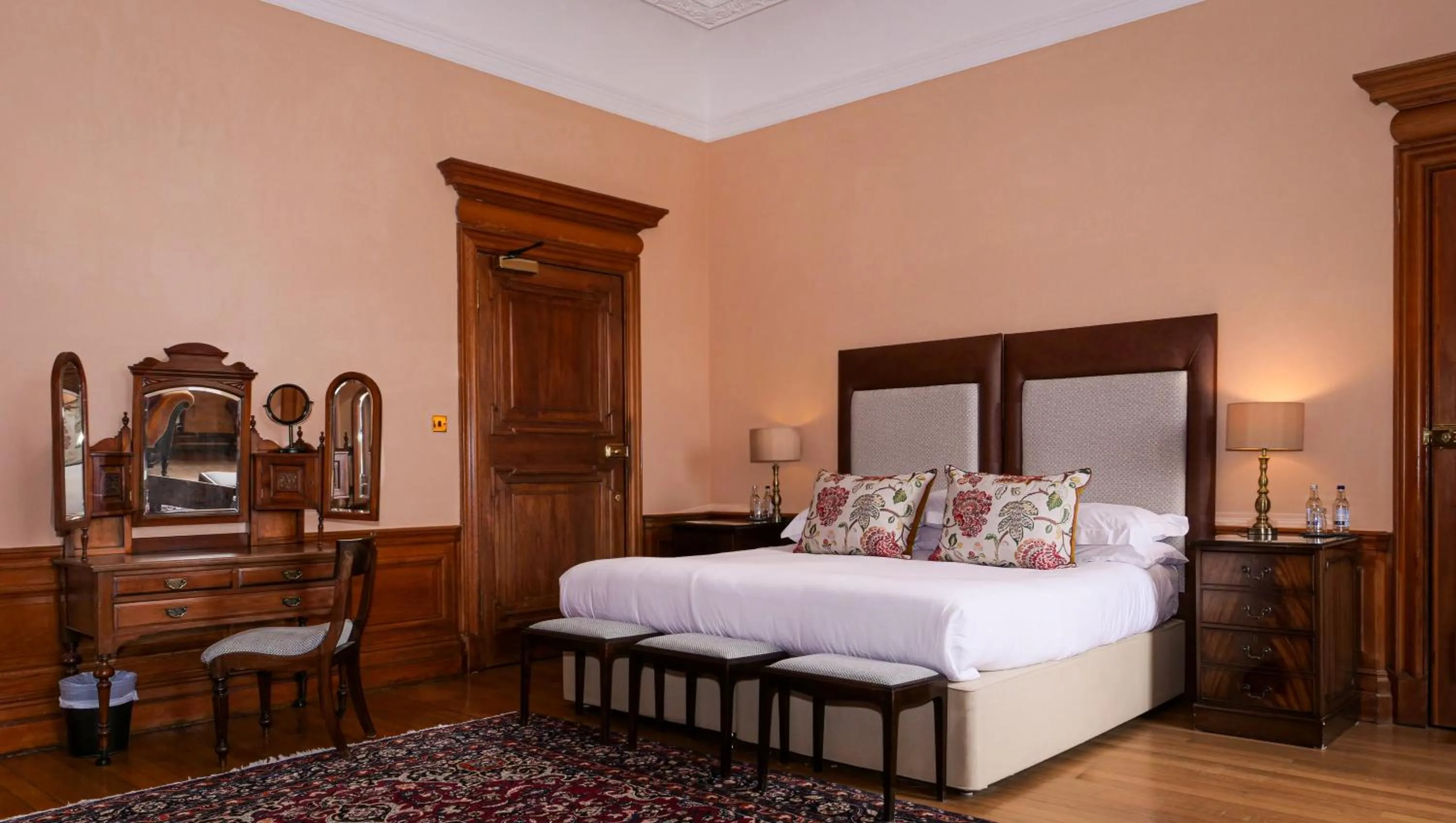 Bedroom, Bed in Glencoe House