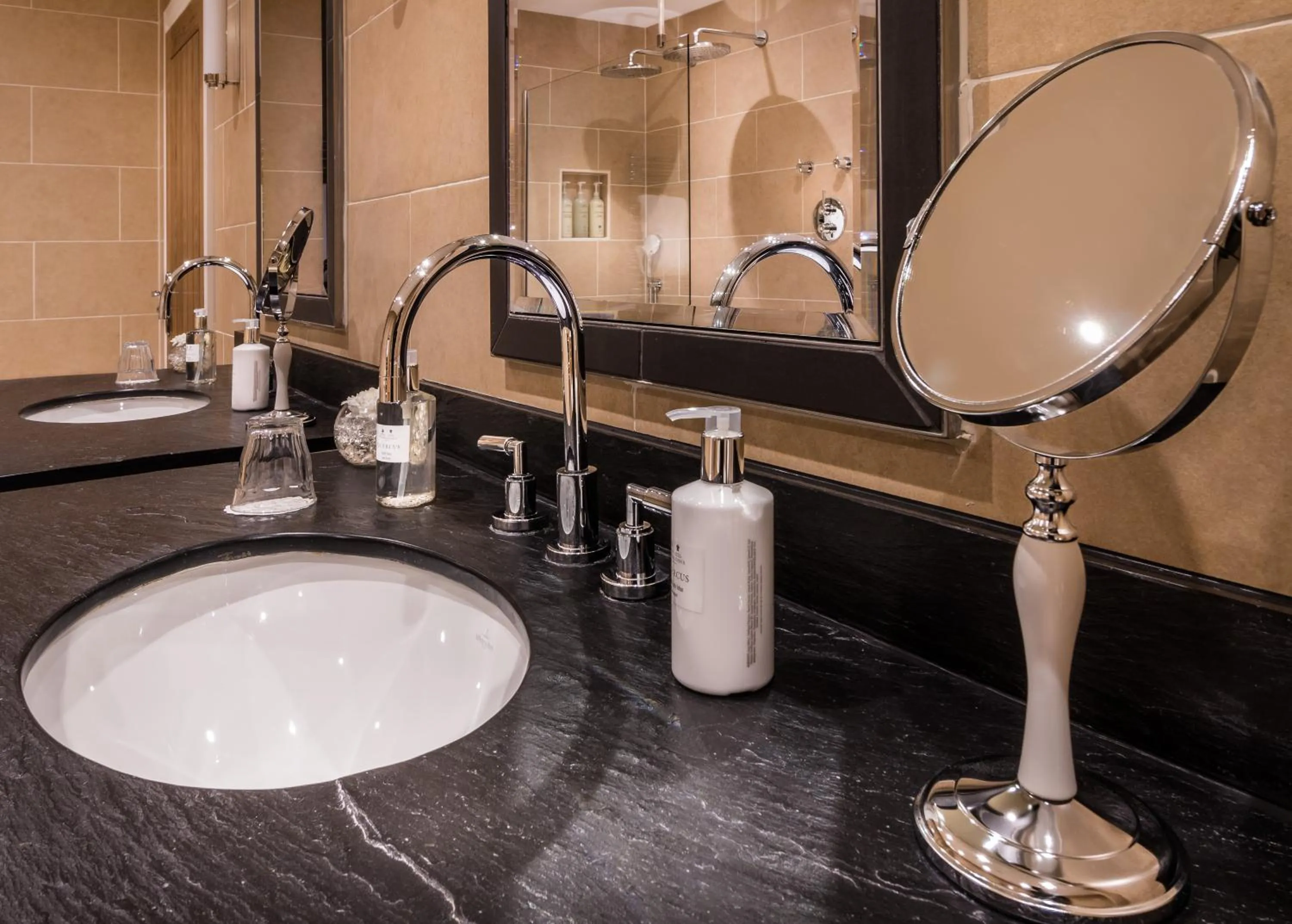 Bathroom in Glencoe House