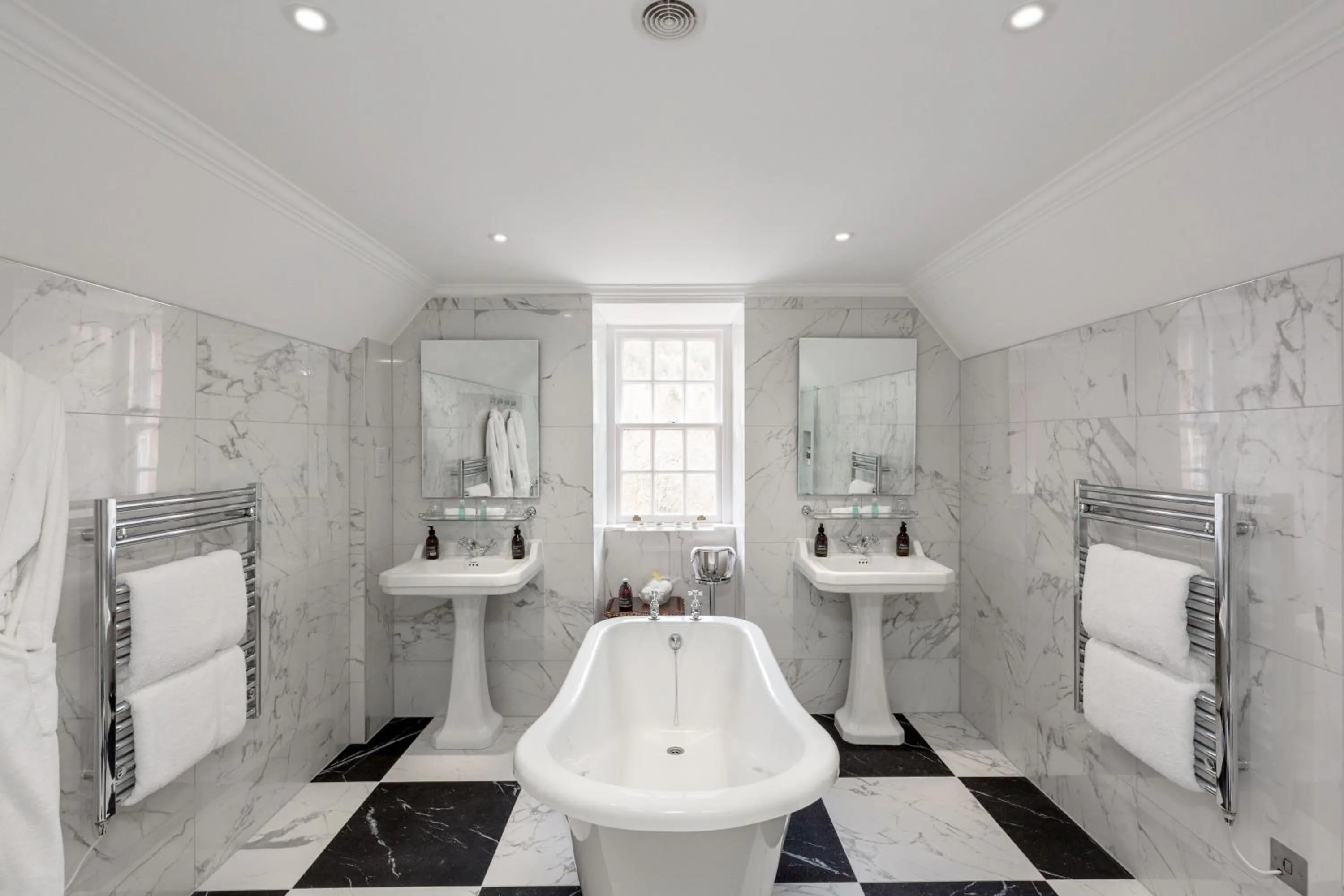 Bathroom in Glencoe House