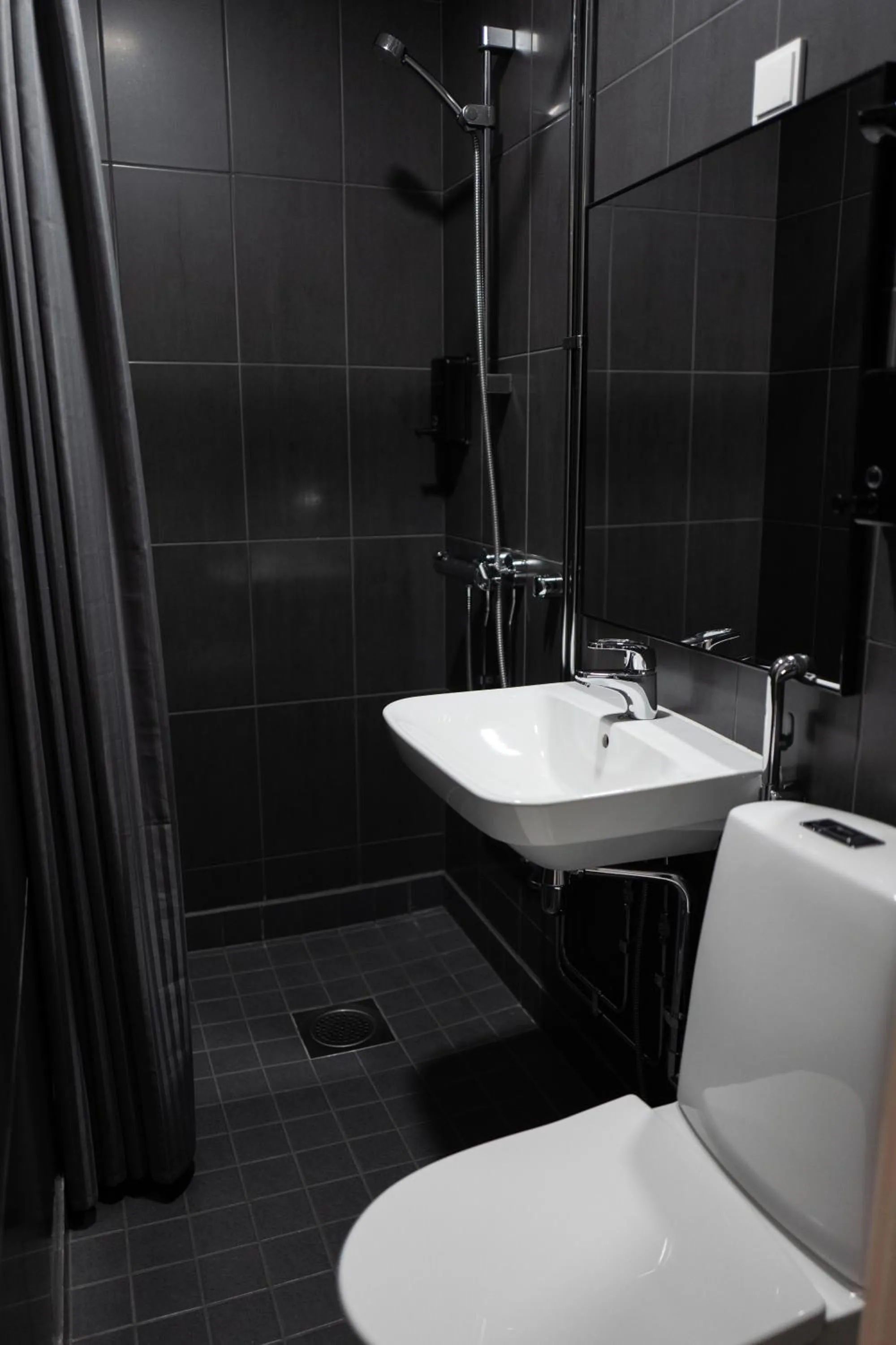 Shower in Hotel Finn