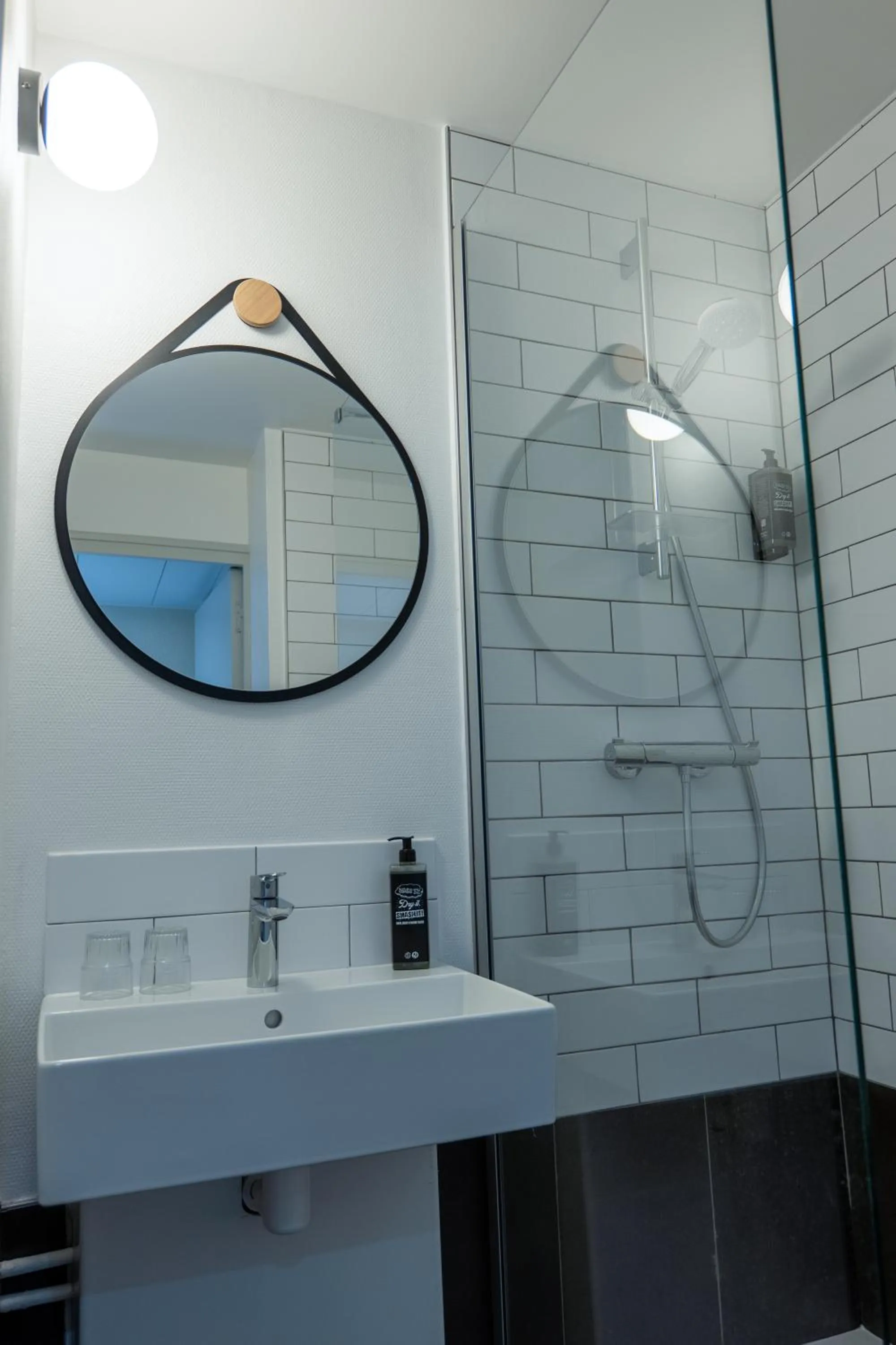 Bathroom in Ibis Agen Centre Gare