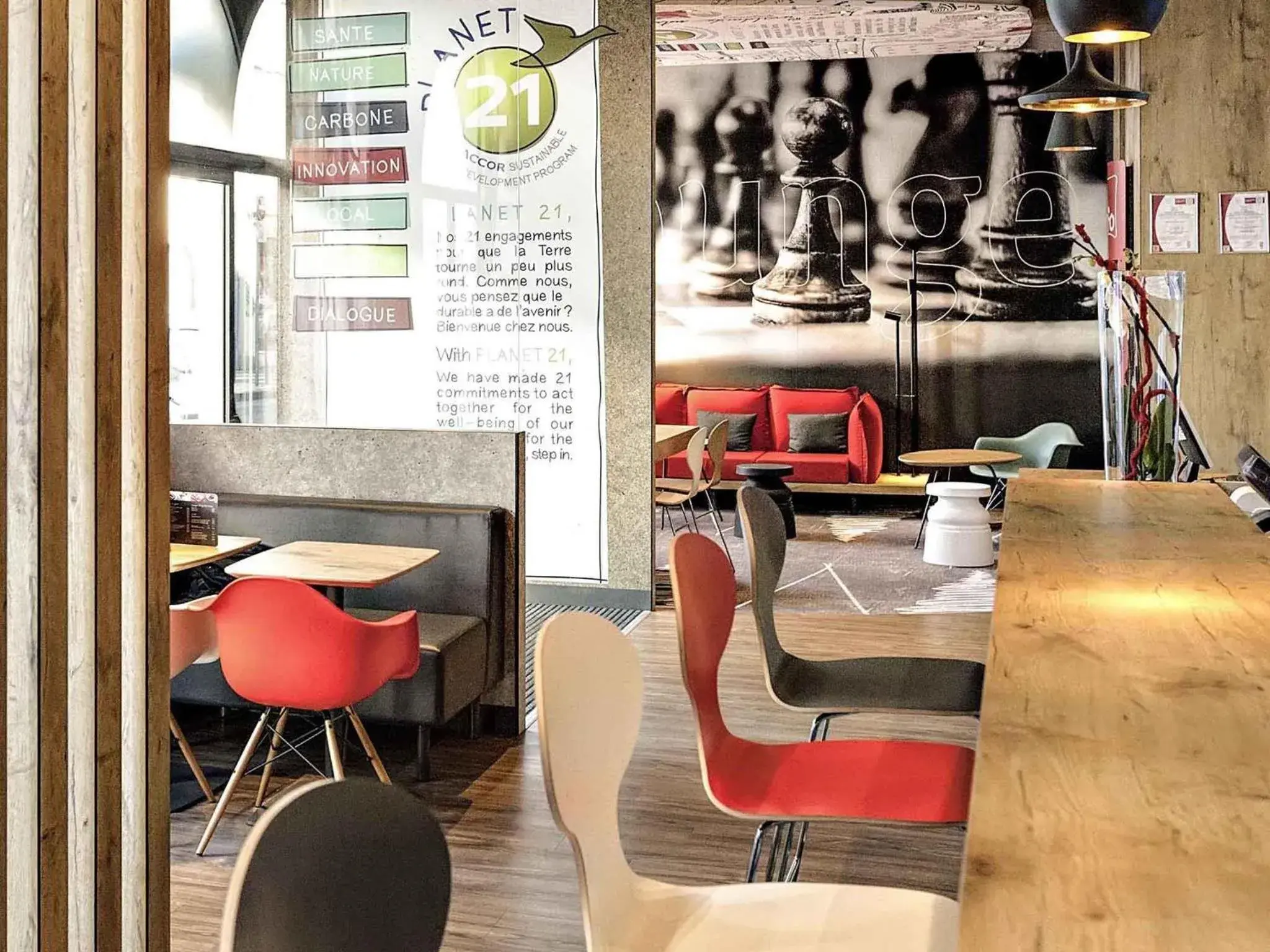 Lounge or bar in Ibis Agen Centre - Rénové en 2026 Lounge or bar in Ibis Agen Centre - Rénové en 2026