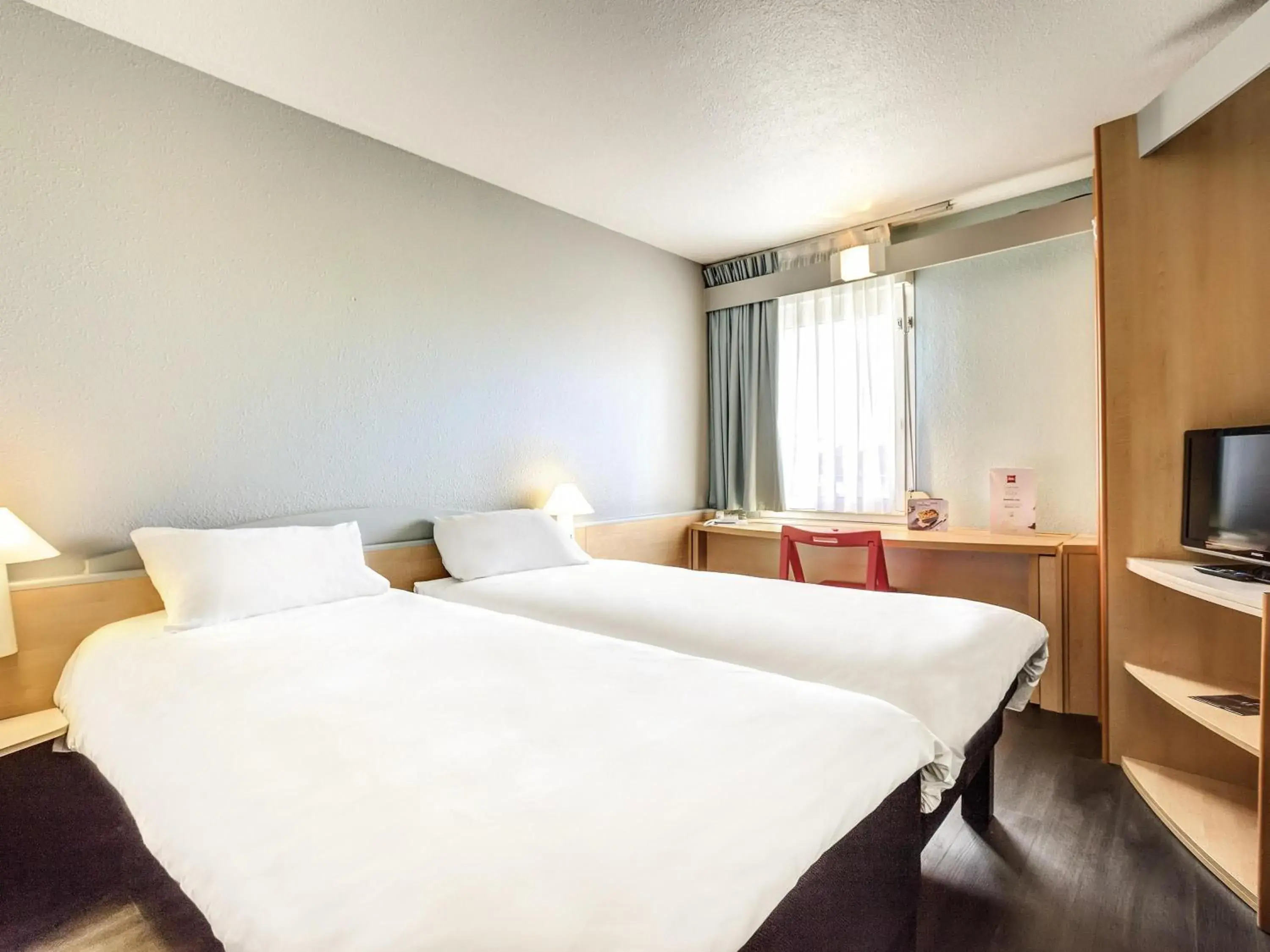 Standard Twin Room in Ibis Agen Centre Gare Standard Twin Room in Ibis Agen Centre Gare