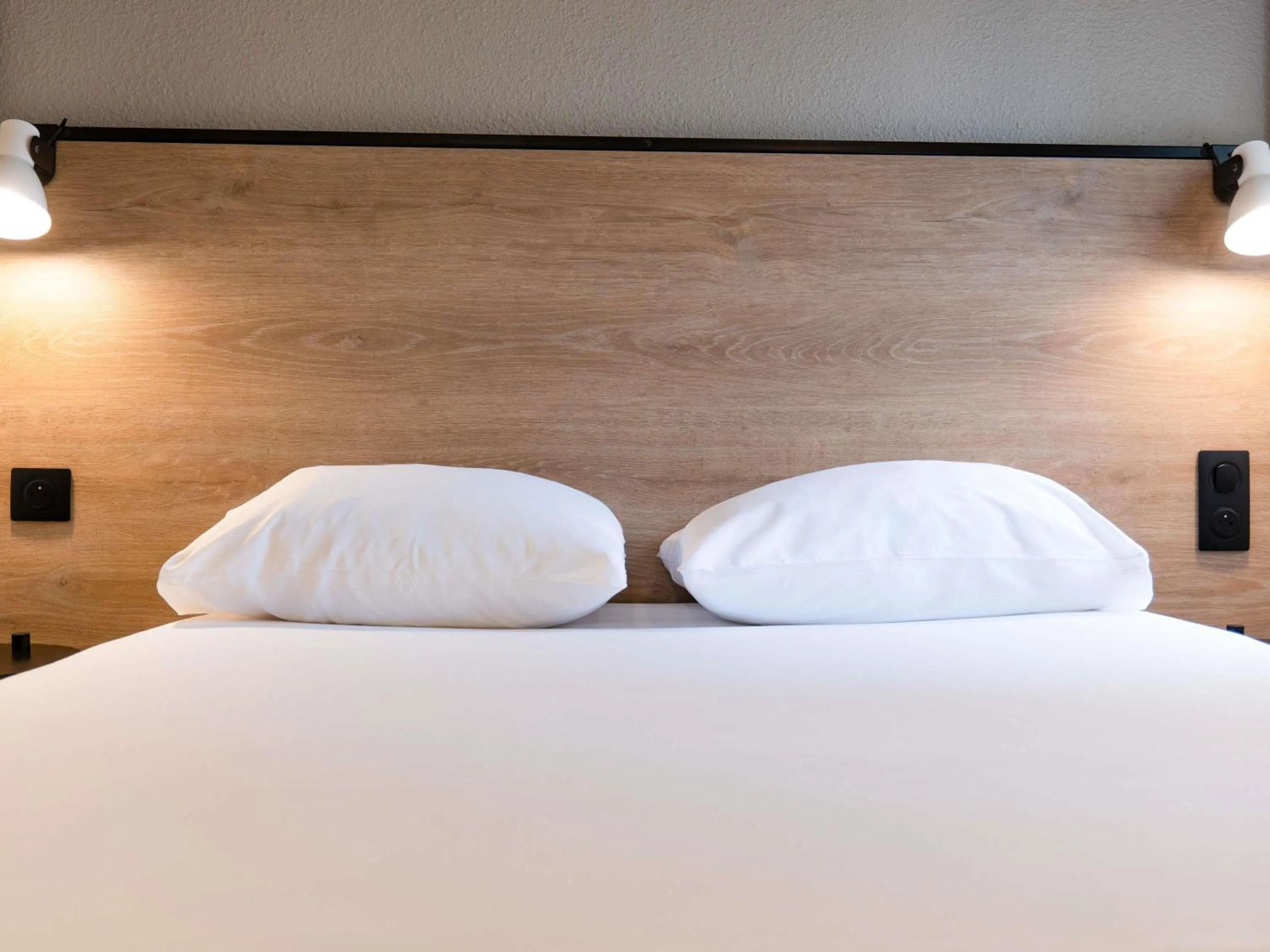 Bedroom, Bed in Ibis Agen Centre - Rénové en 2026