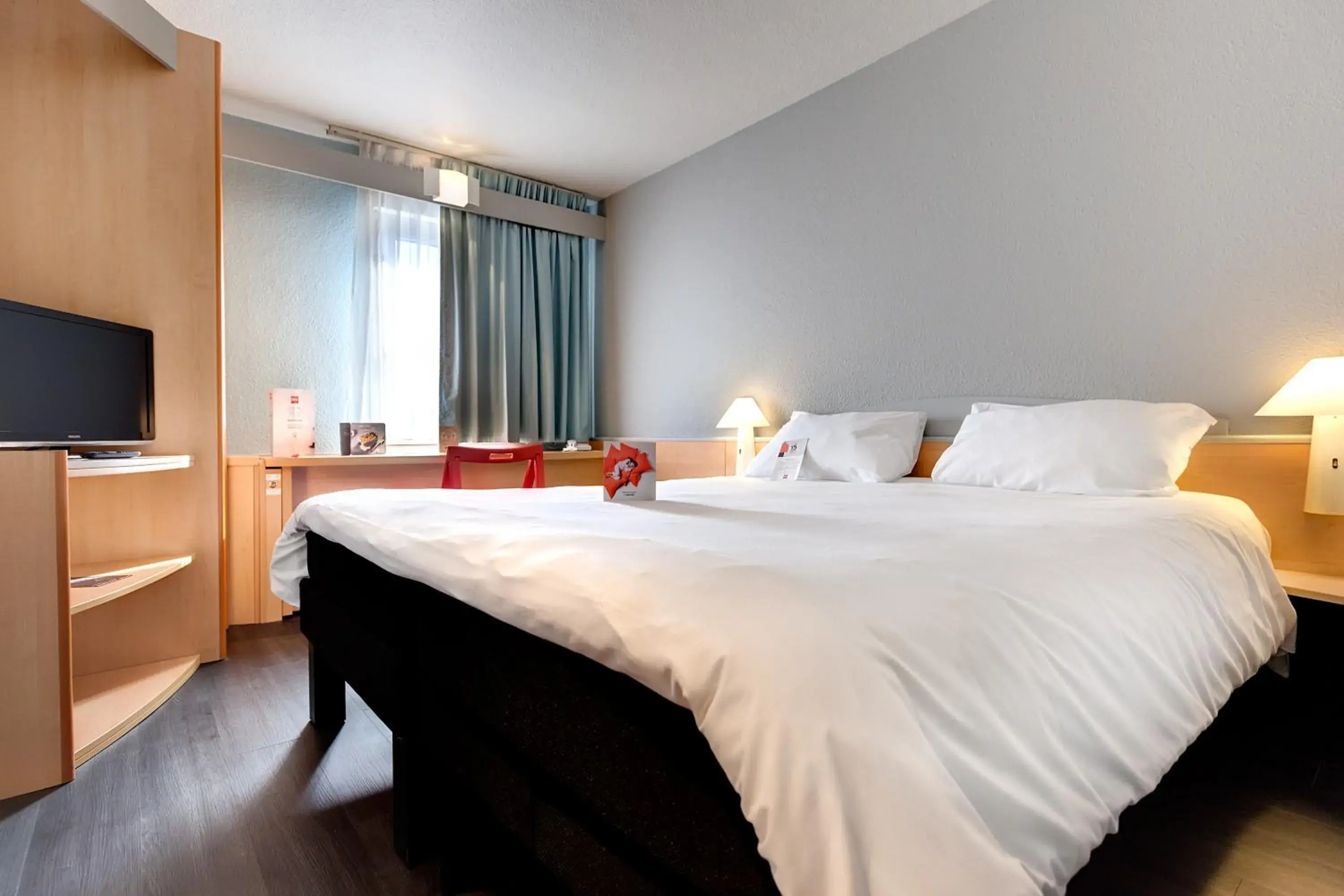 Standard Double Room - Mobility Accessible in Ibis Agen Centre Gare Standard Double Room - Mobility Accessible in Ibis Agen Centre Gare