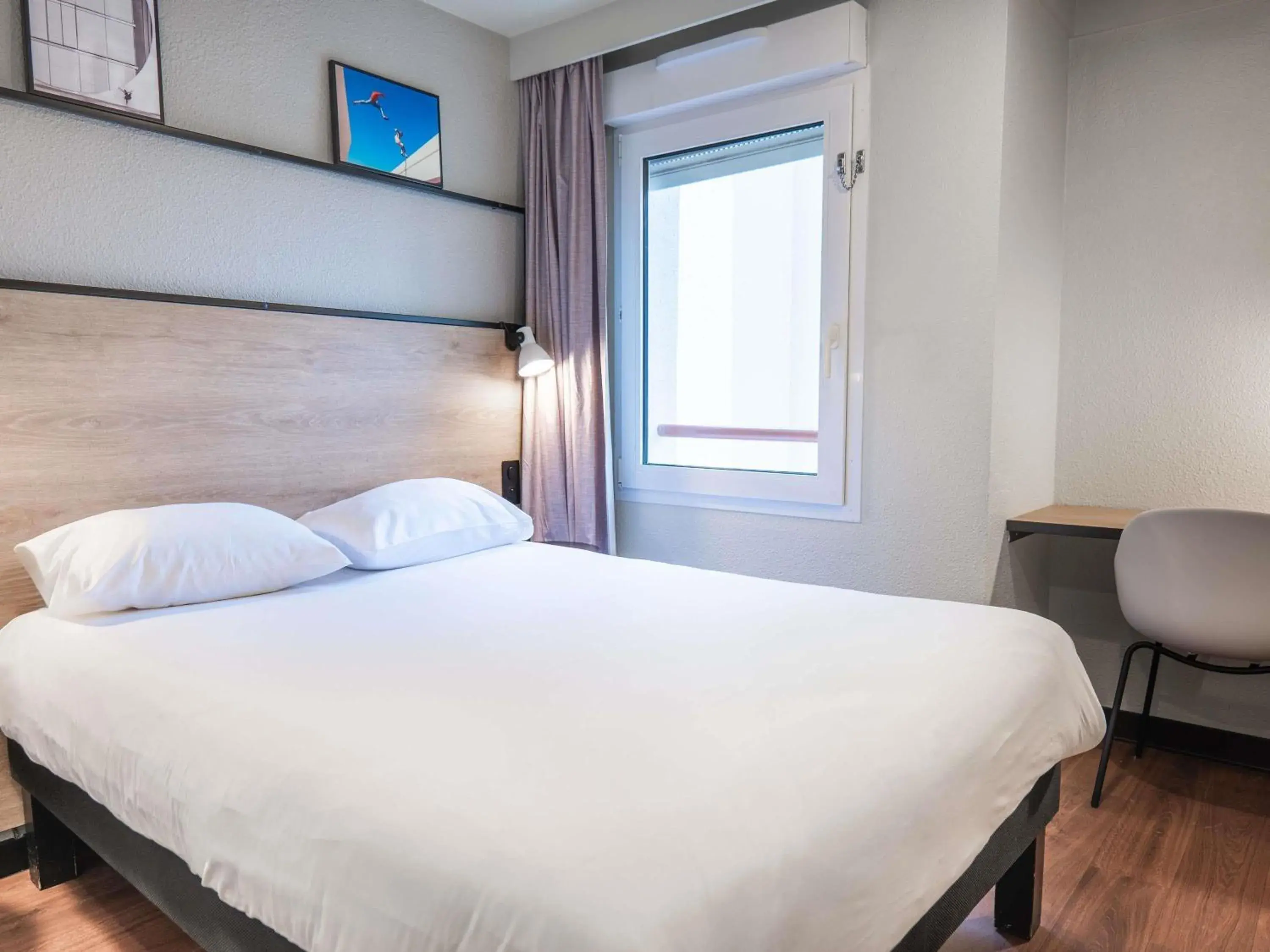 Bedroom, Bed in Ibis Agen Centre - Rénové en 2026 Bedroom, Bed in Ibis Agen Centre - Rénové en 2026