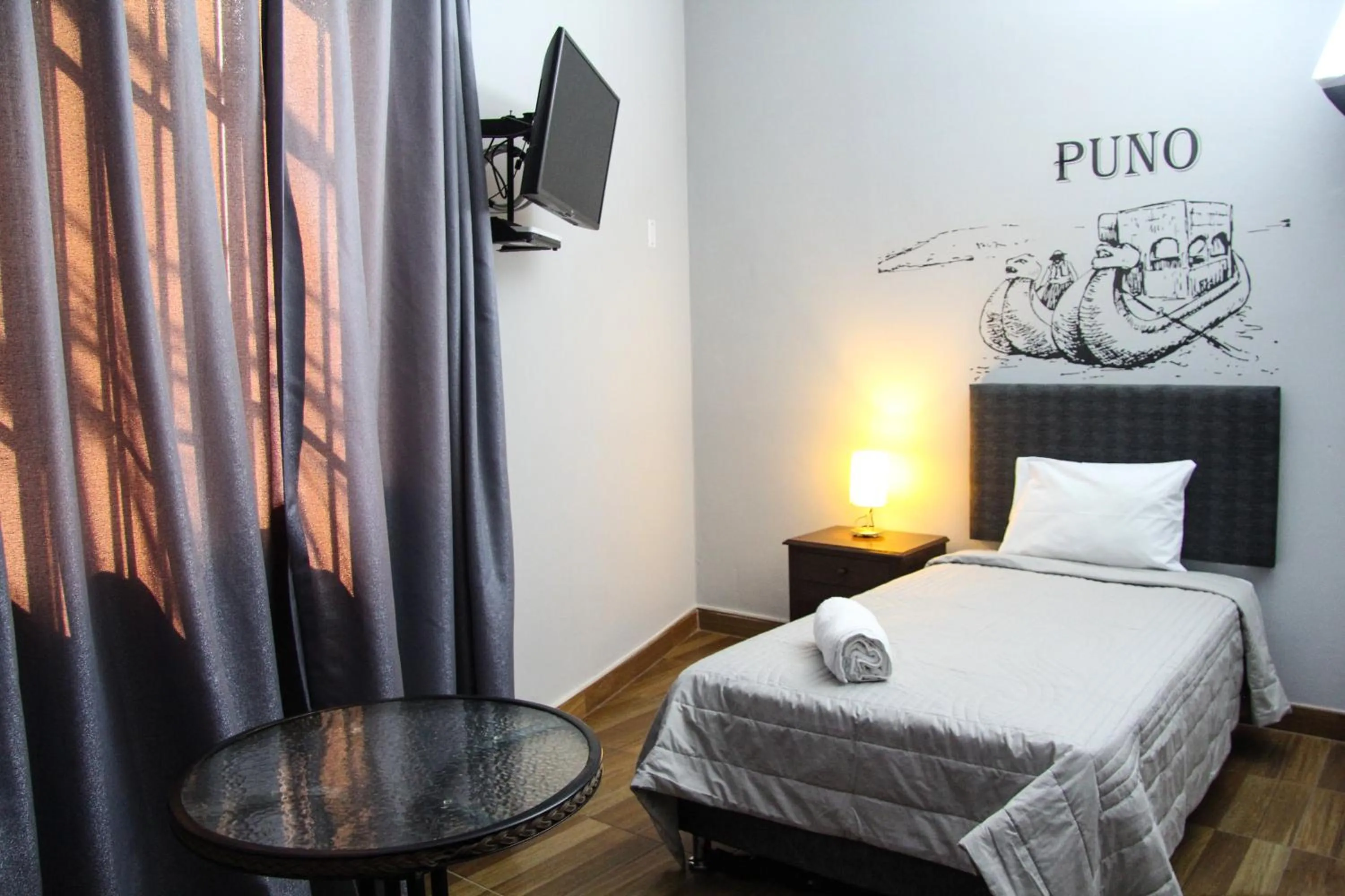 Bedroom, Bed in Lima Airport Tampu